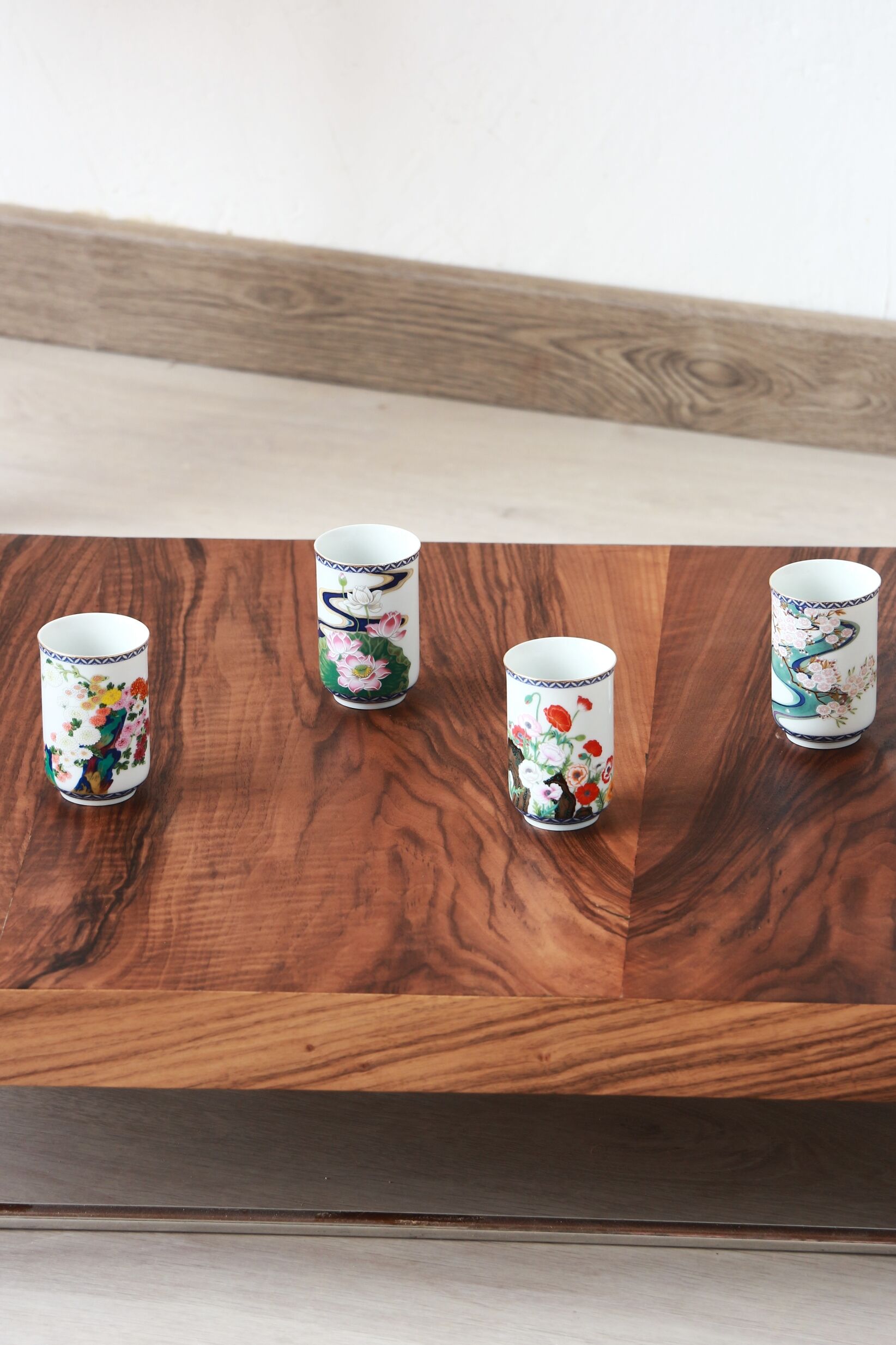 Design coffee table - Walnut