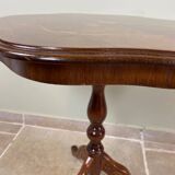 Tripod pedestal table