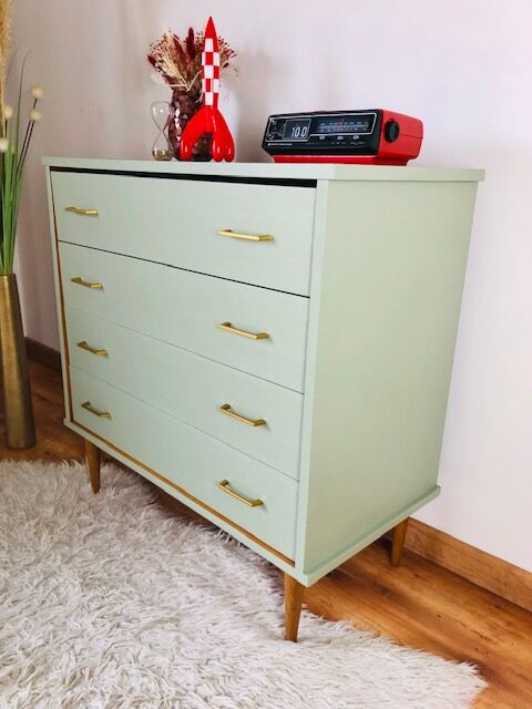 Vintage chest of drawers