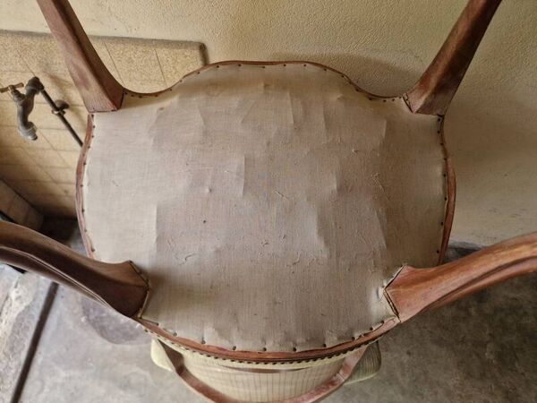 Paire de fauteuils cabriolets de style Louis XV en bois mouluré - XIXème