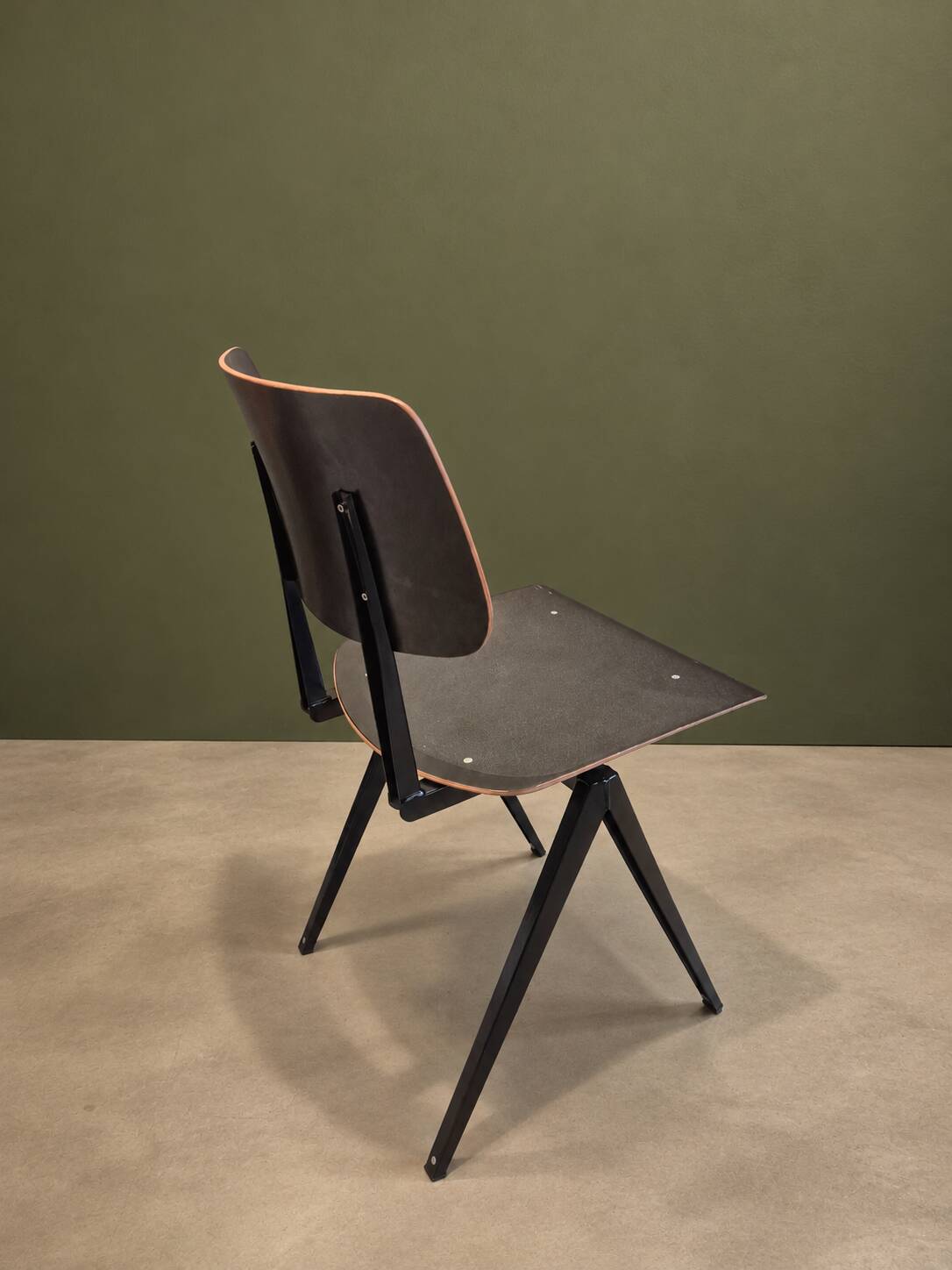 3 chaises Galvanitas S16 Black