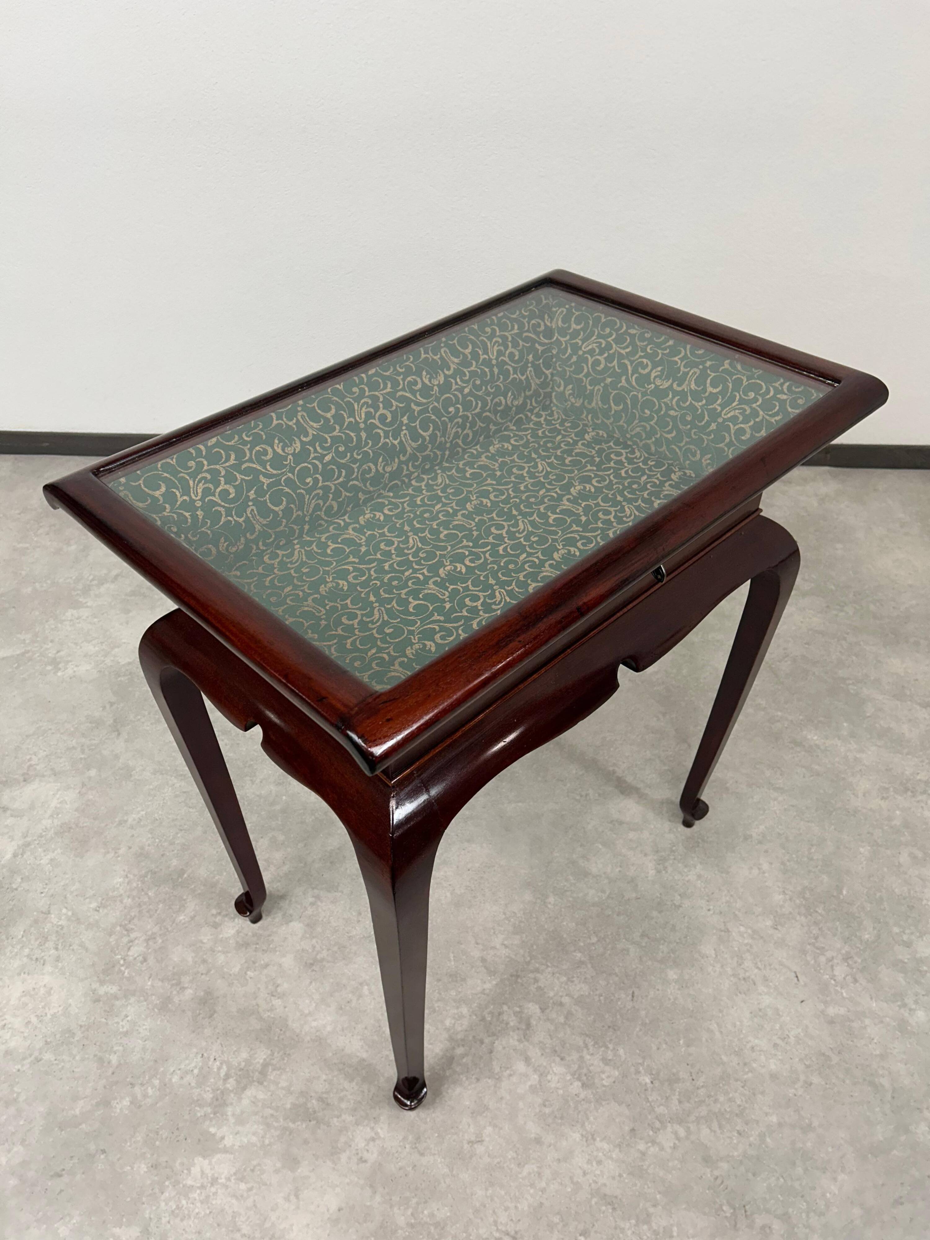 Art Deco display table in mahogany