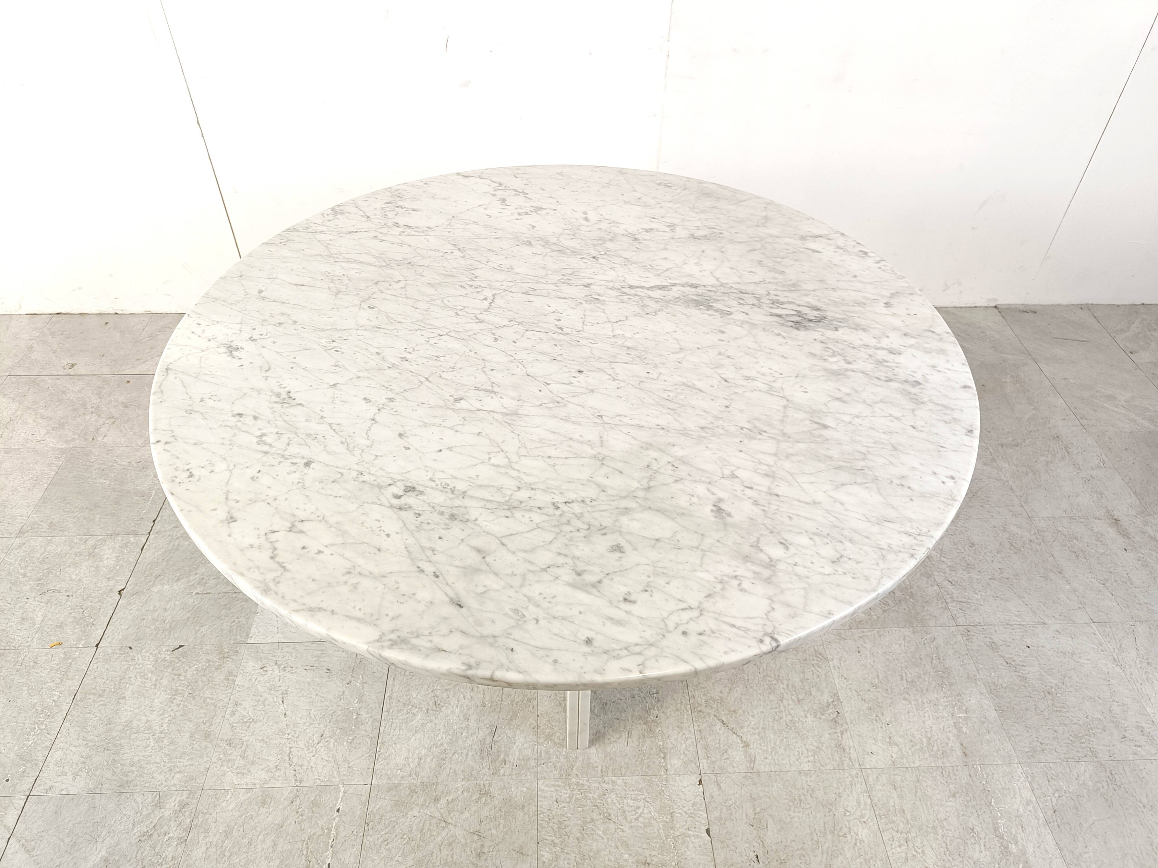 Vintage round White marble dining table 1970s