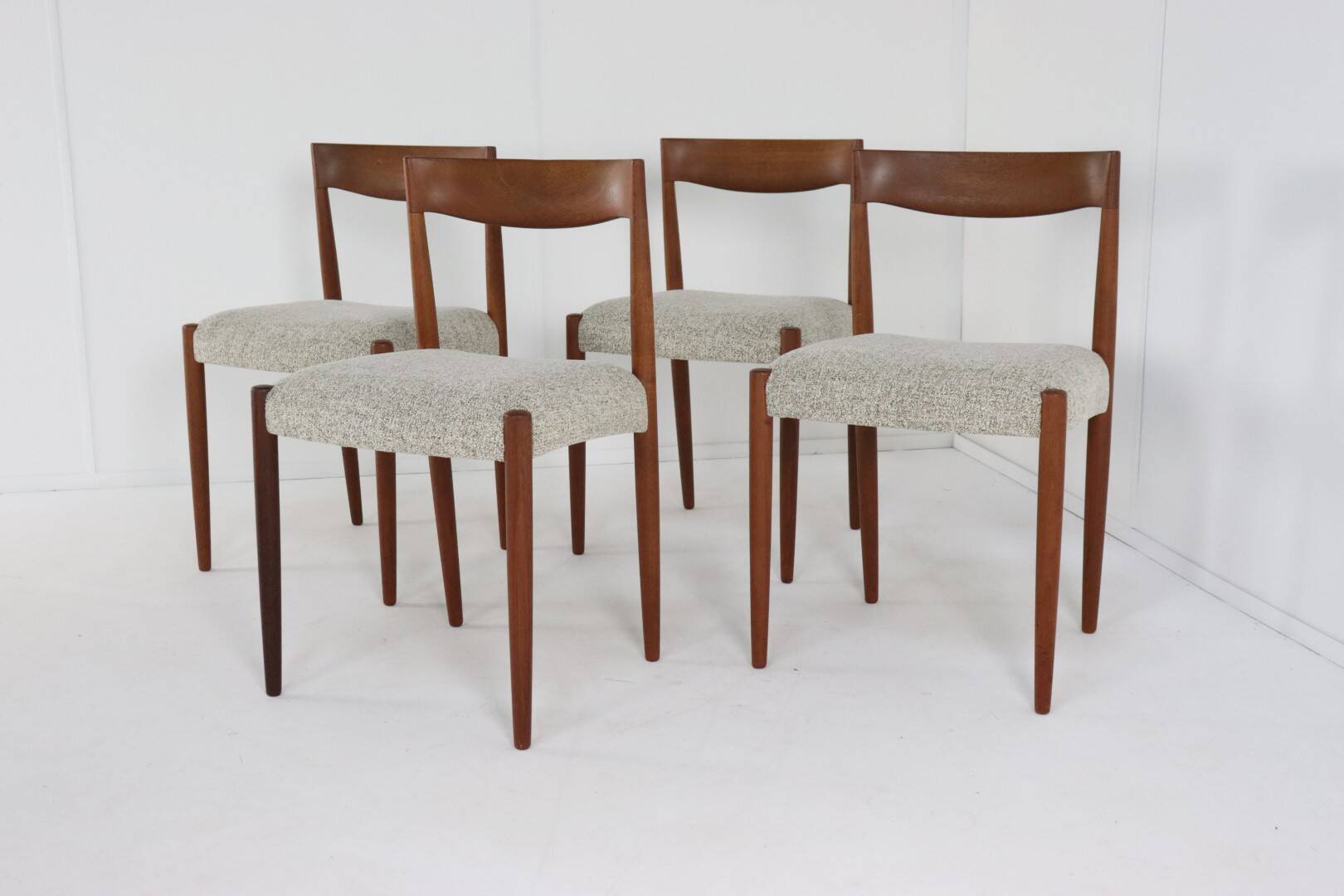 Set of 4 JCA Jensen chairs ‘Hornum’ design danois
