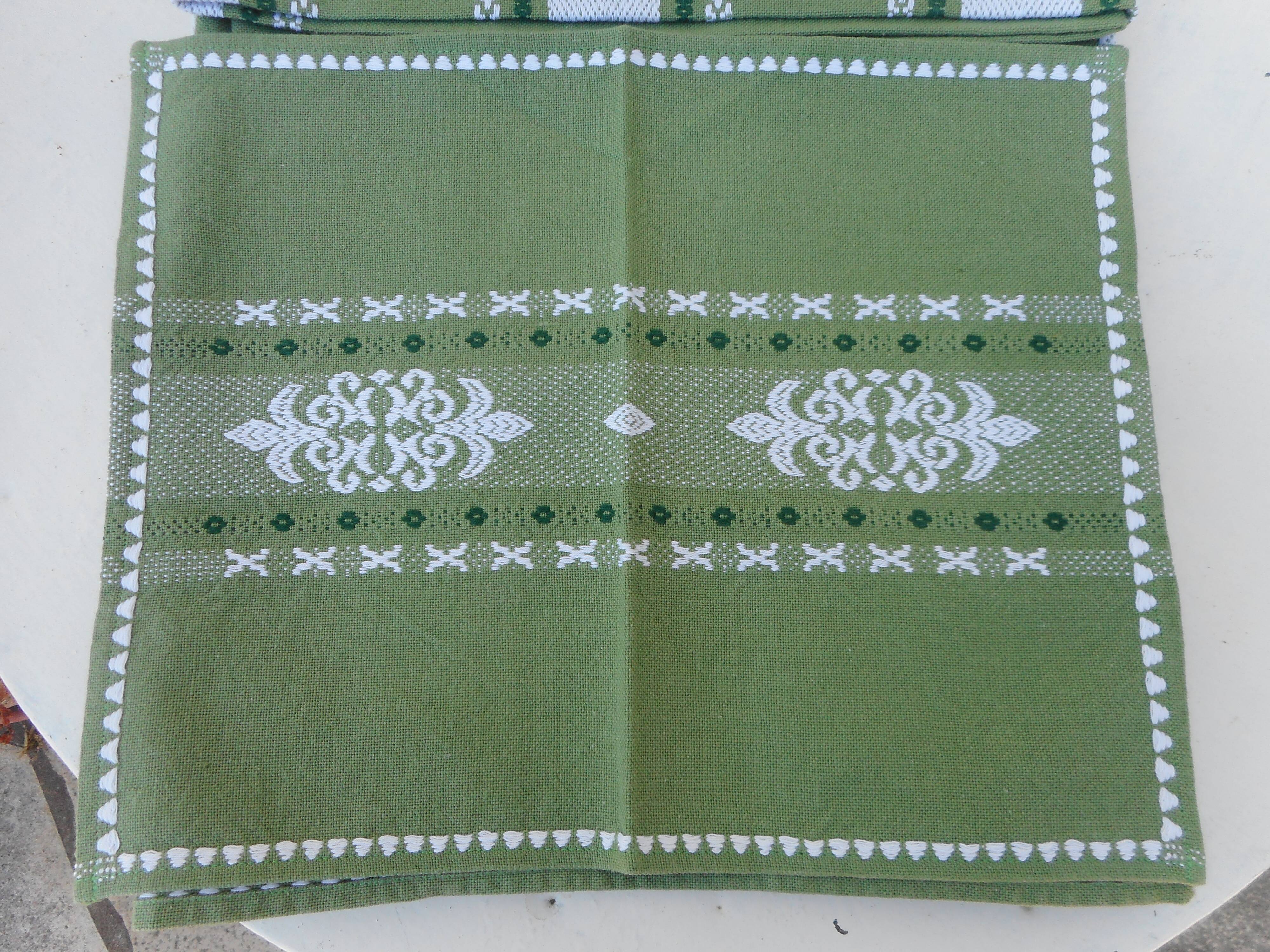 A tablecloth and six Basque towels