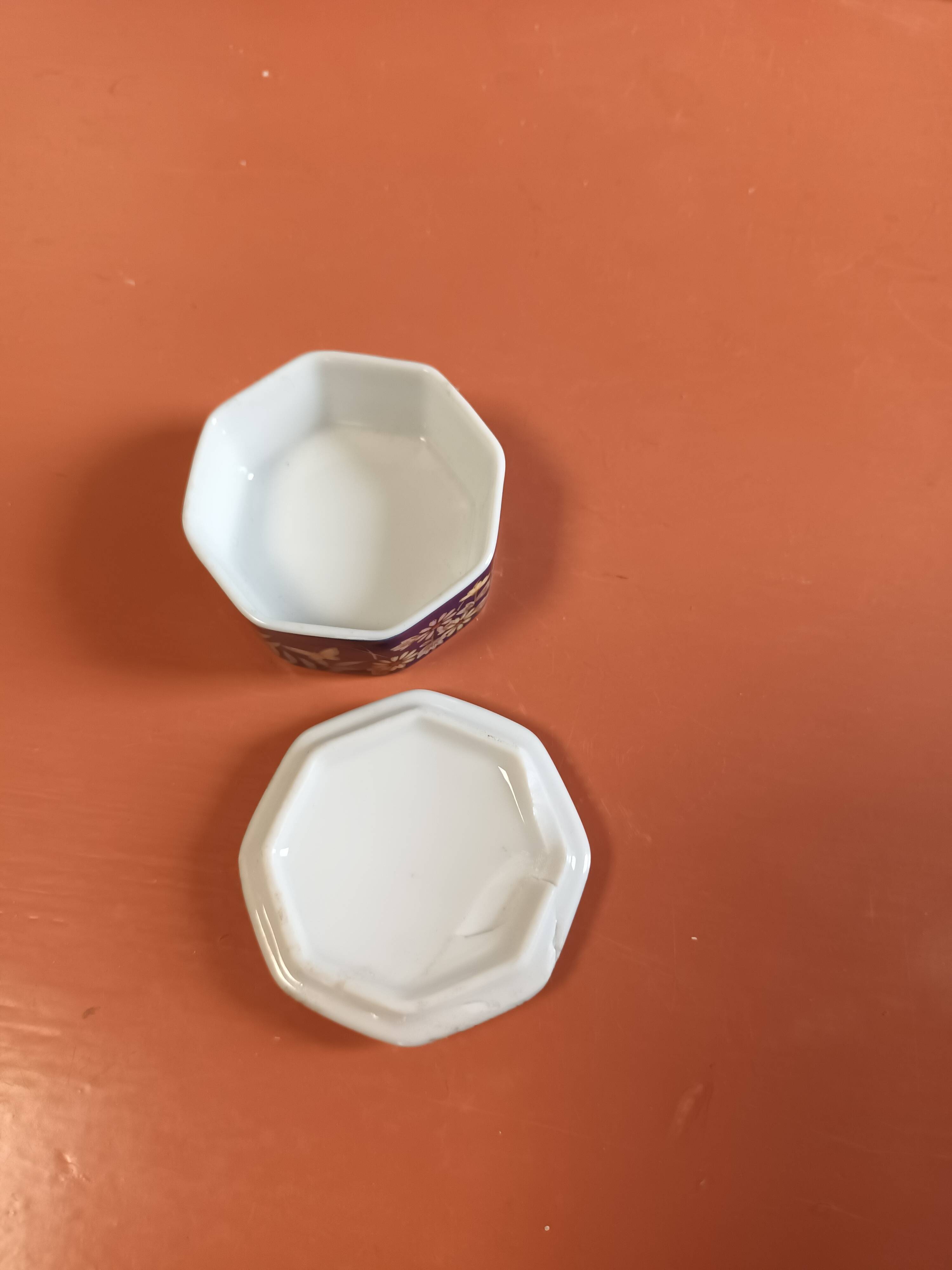 Pill box earthenware decoration cat