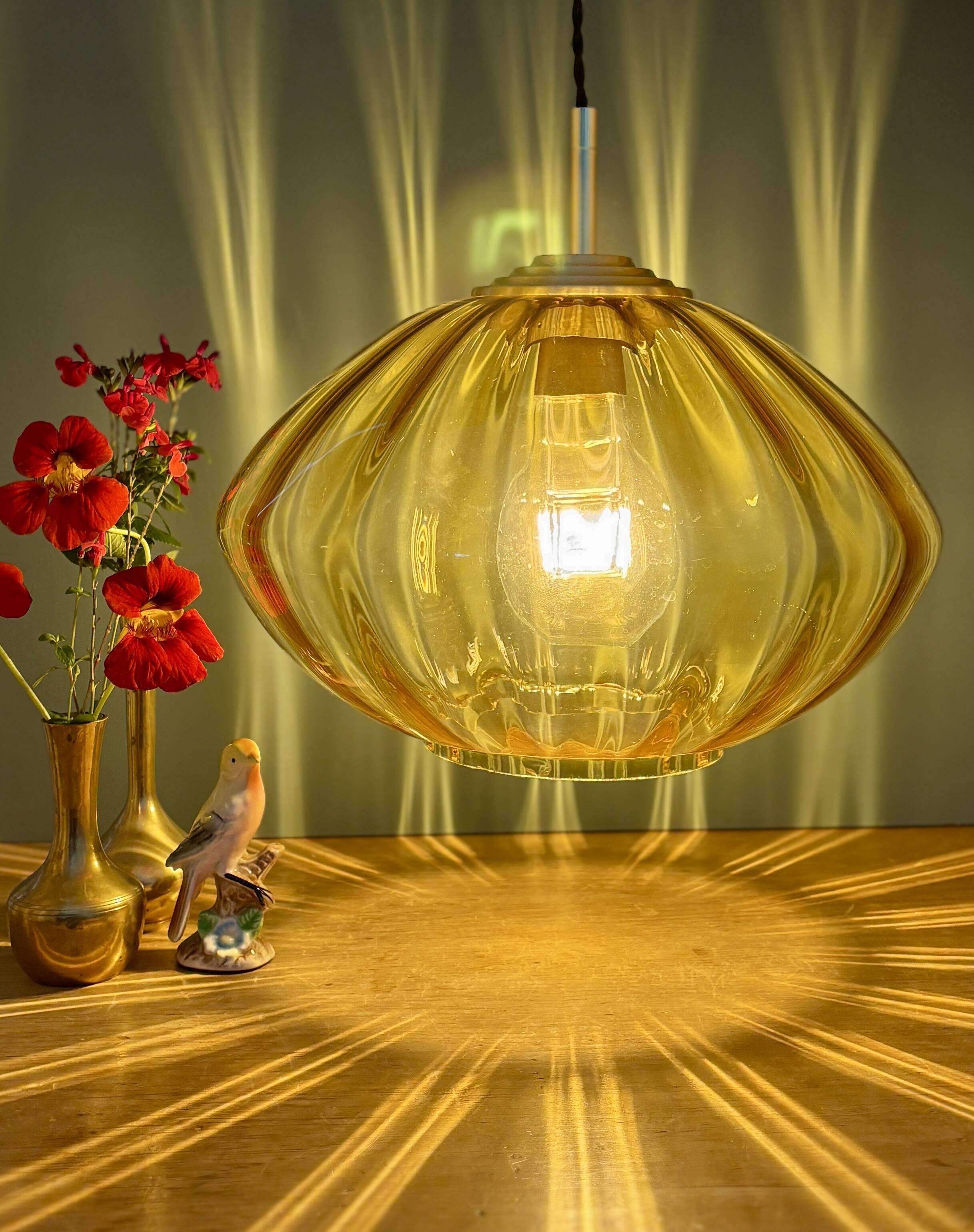 Suspension globe vintage XL en verre ambré