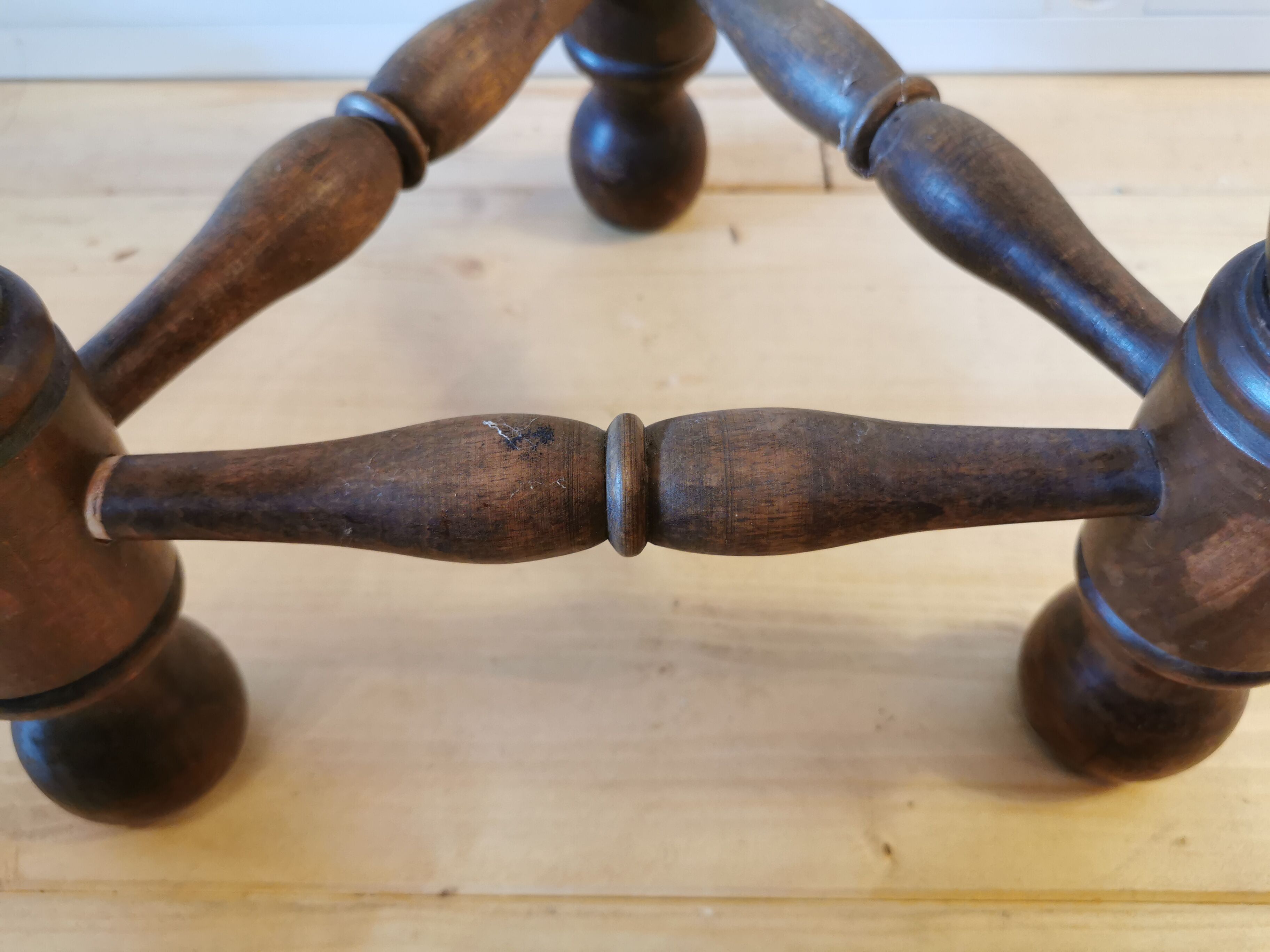 Tabouret tripode paillé des années 50