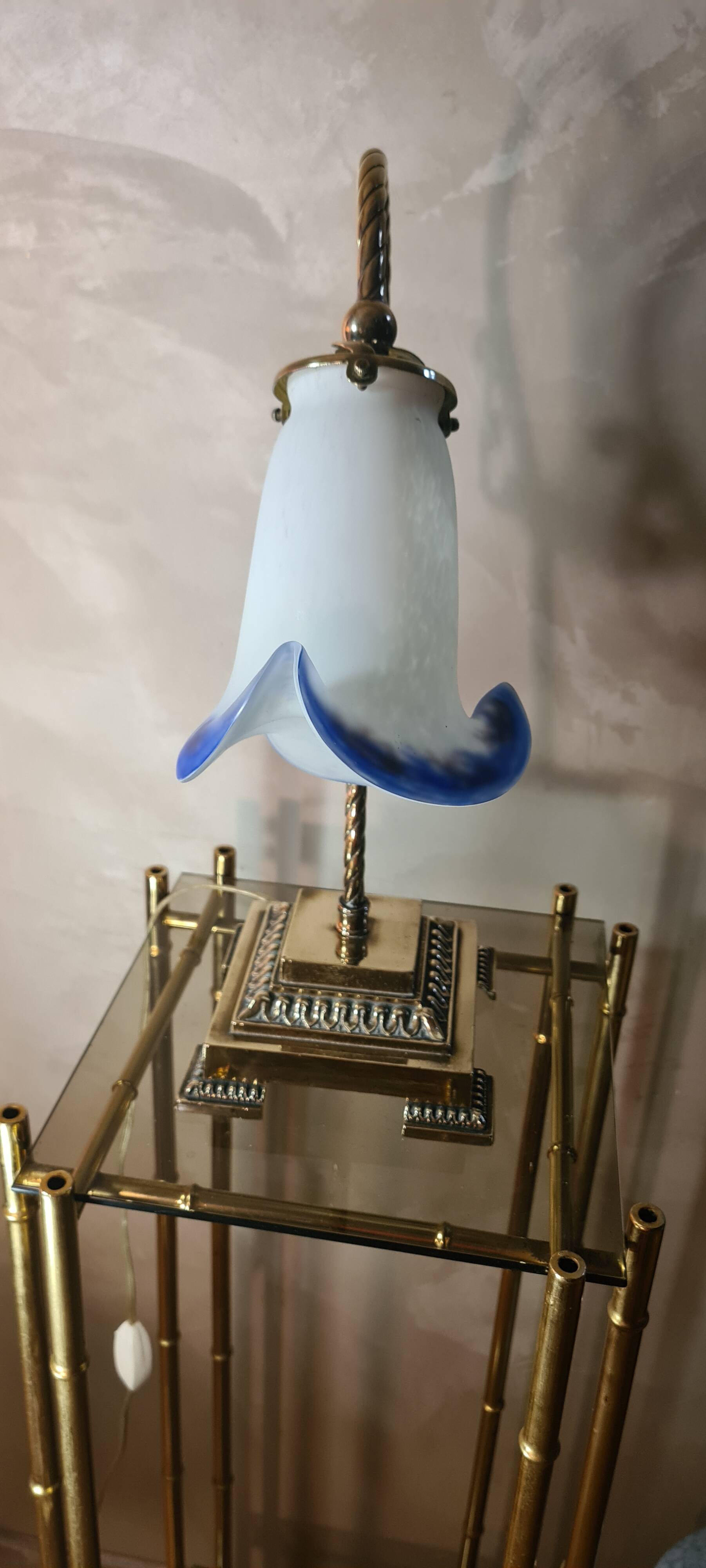 Art deco bronze lamp and its white and blue glass paste tulip 40x30
