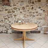 Baumann style round table