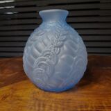 Vases art déco en persglas bleu givré avec décor floral