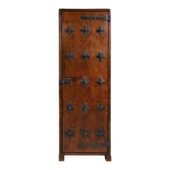 Armoire rustique du XVIe siècle en chêne avec ferronnerie, France