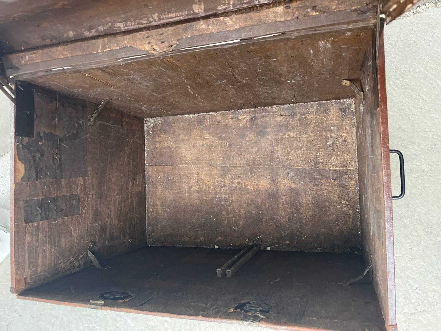 Large vintage “au bon marché Paris” trunk from the 1900s