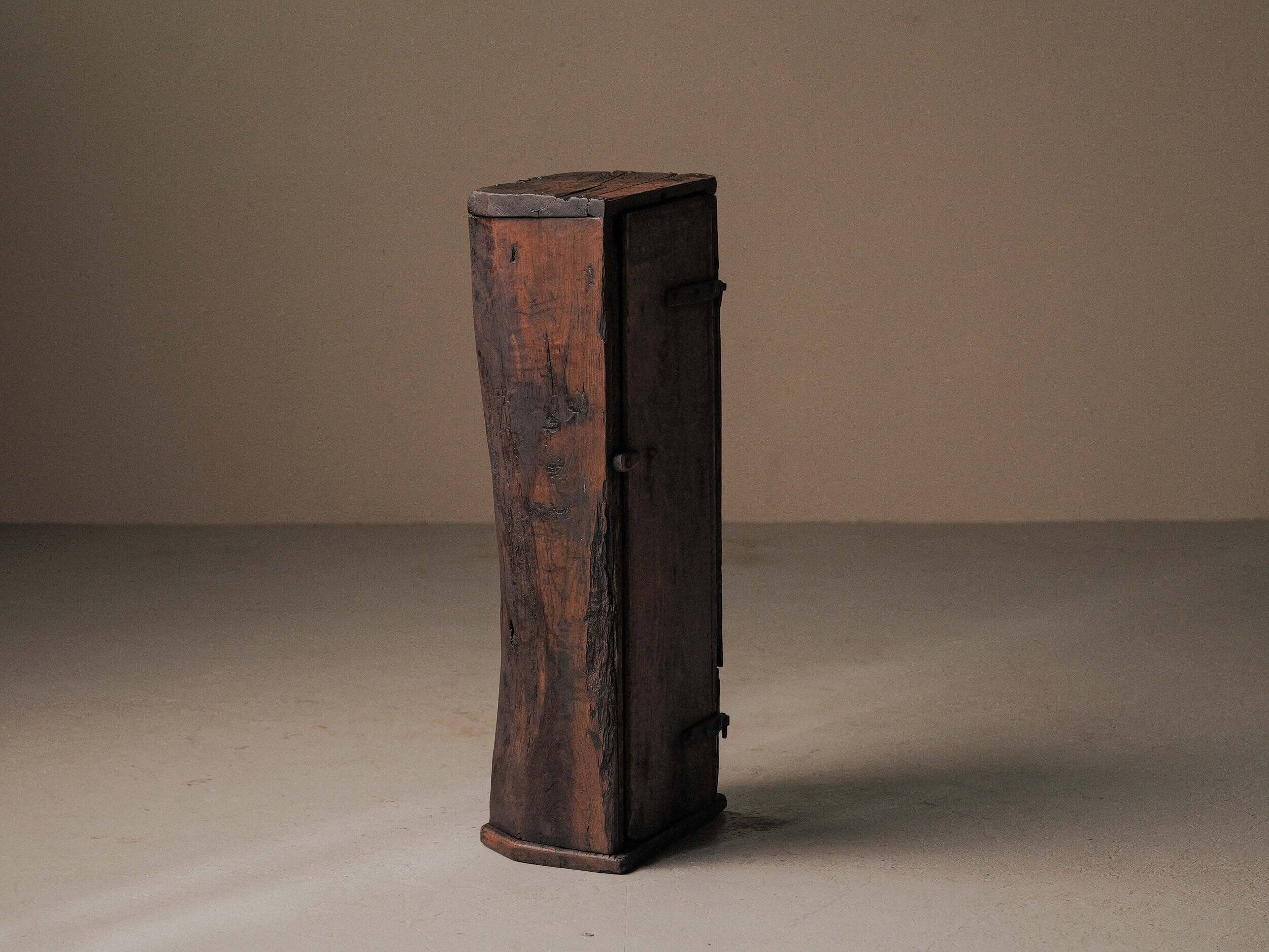 Sculpted furniture from a trunk, Folk art, 19th century