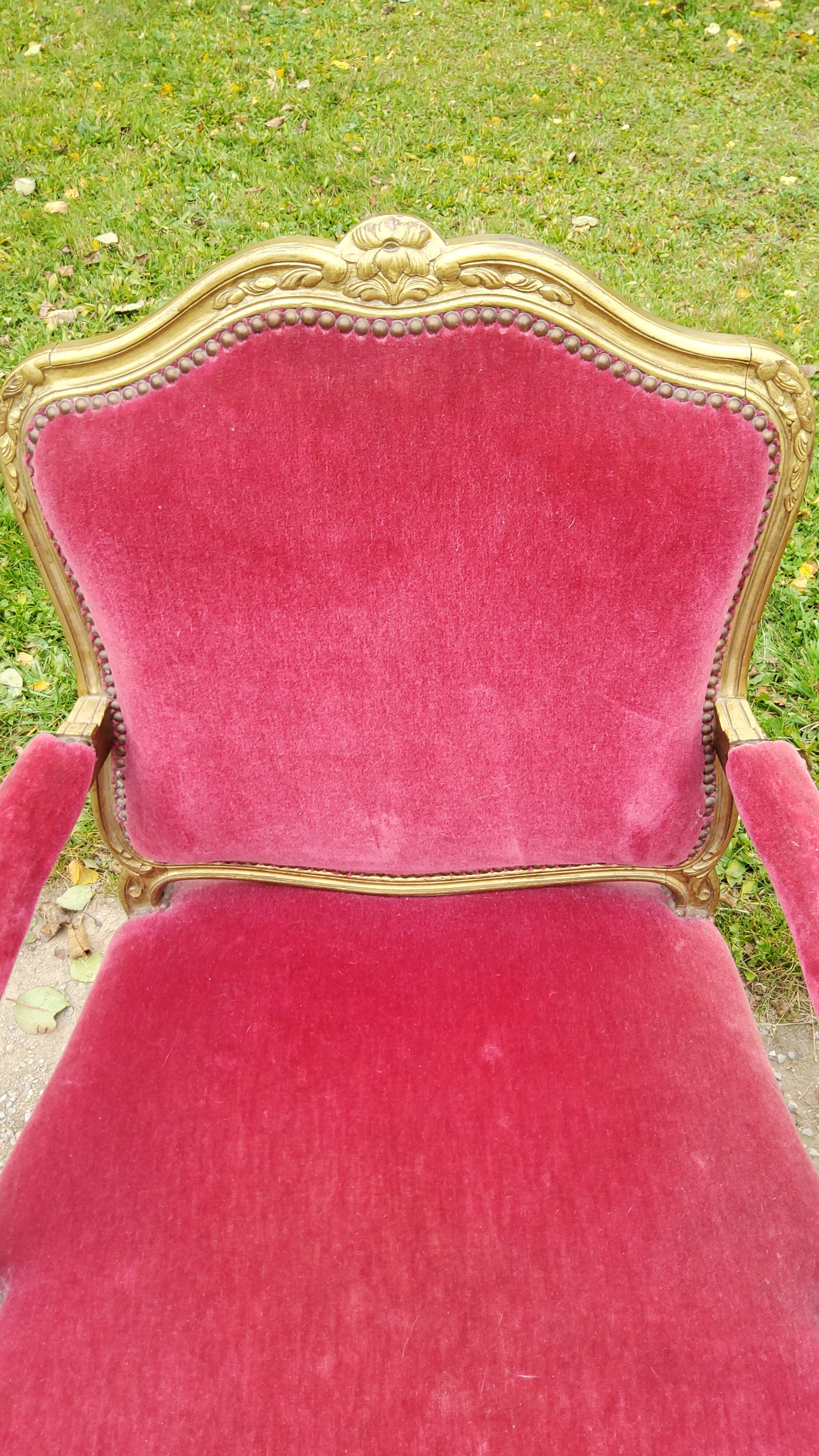 Paire de fauteuils XIXième siècle à la reine de style Louis XV bois doré