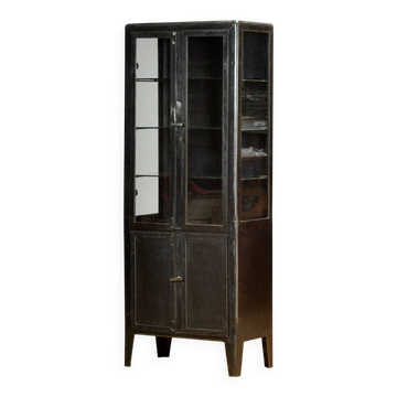 Cabinet de médecine en fer poli, années 1930