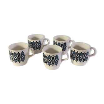70 coffee mugs