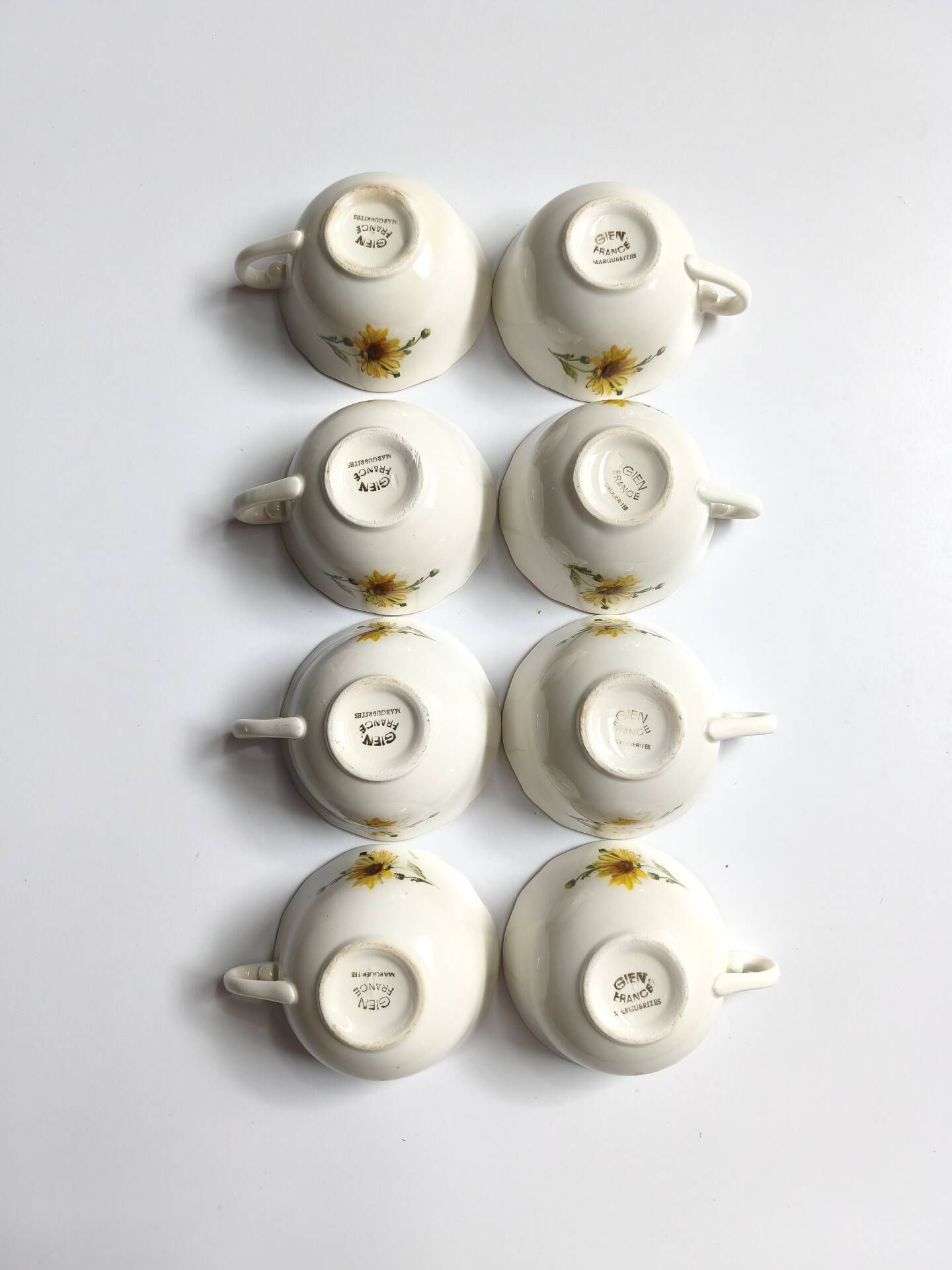 Set of 8 vintage cups with saucers Gien daisies.