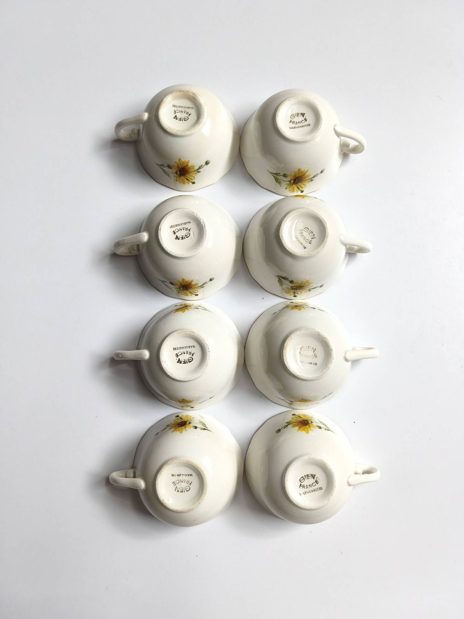 Set of 8 vintage cups with saucers Gien daisies.