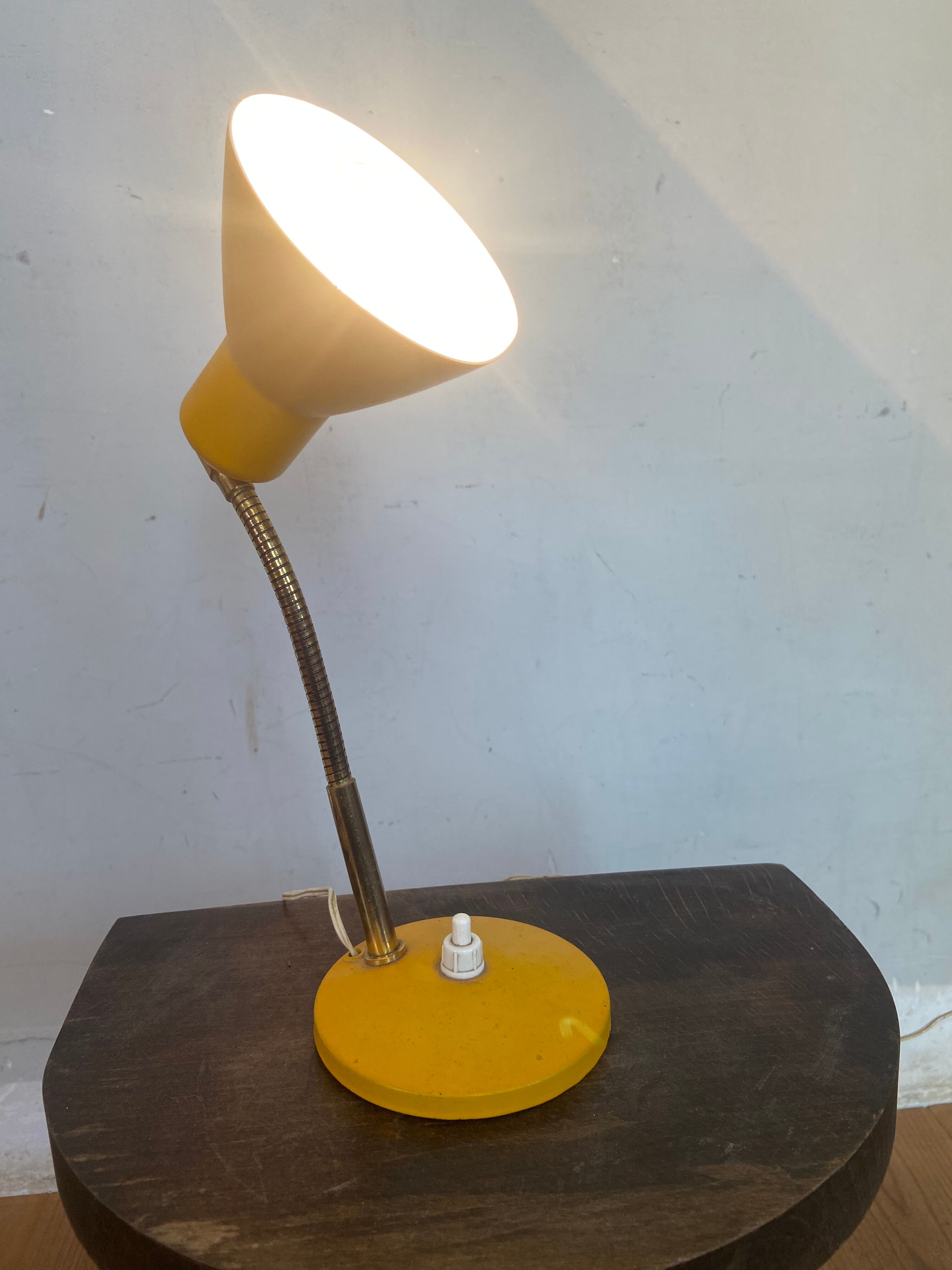 Table lamp années 60 in sheet metal yellow