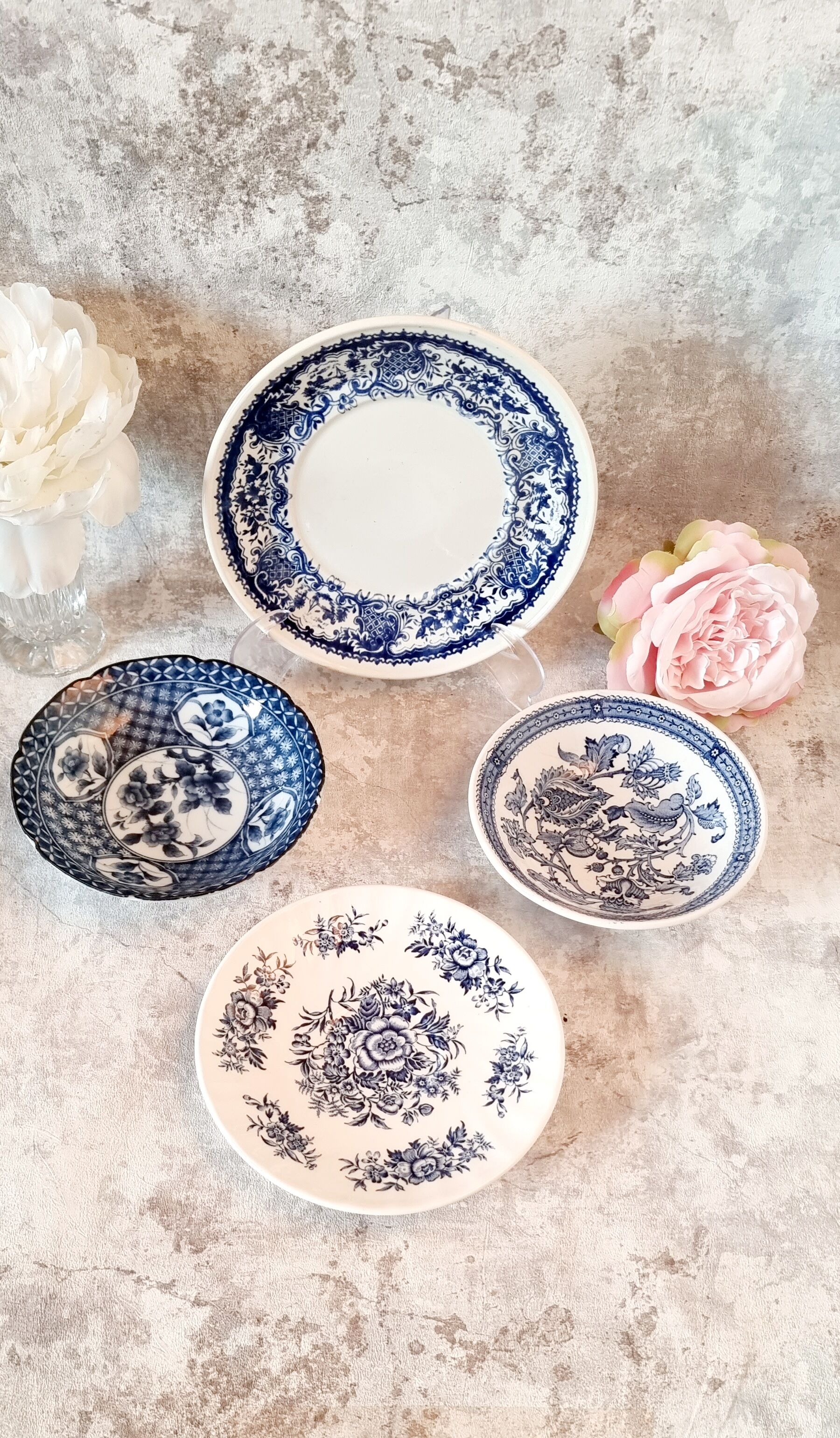 Set of 4 blue and white porcelain plates