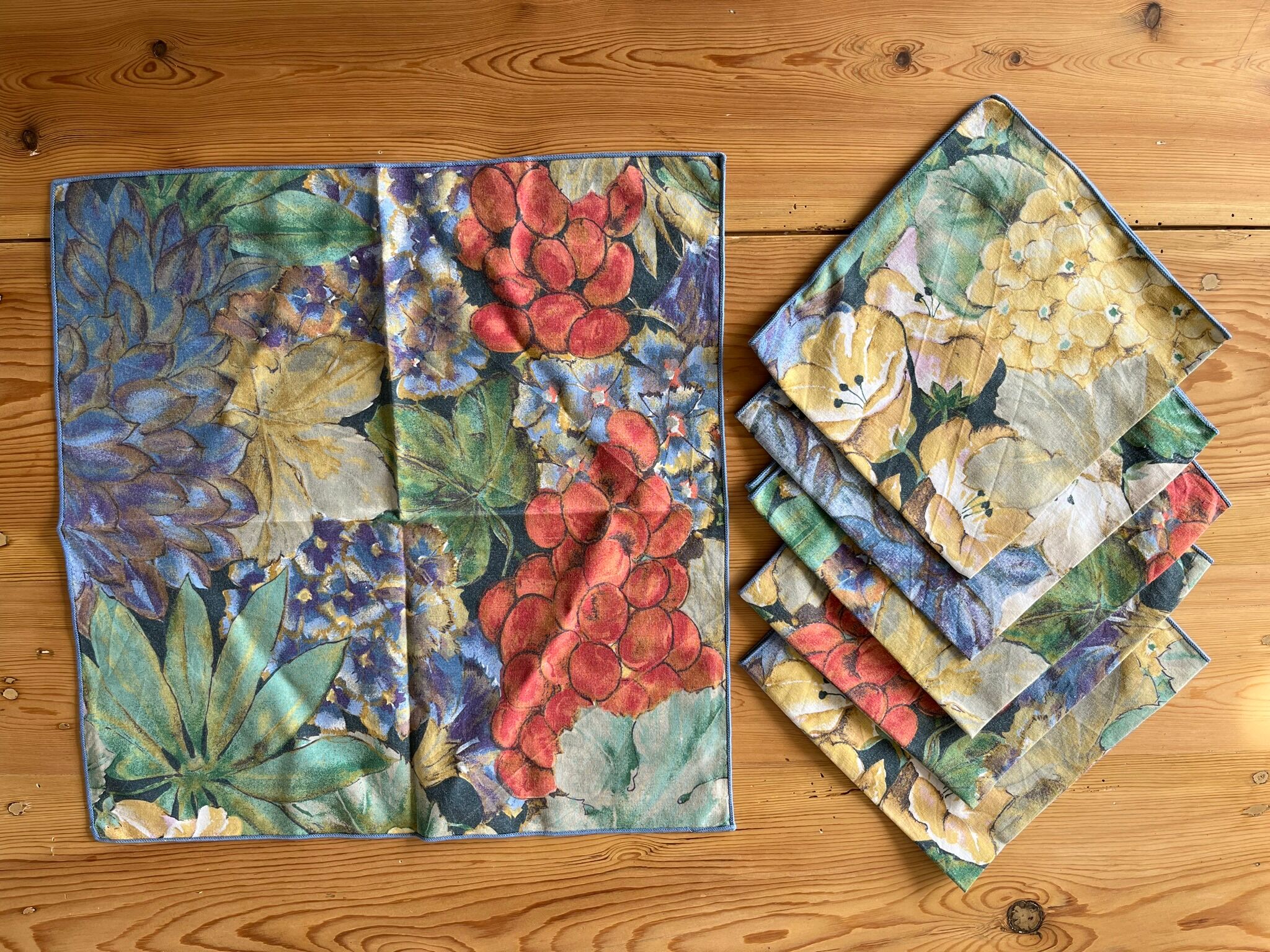 6 floral napkins