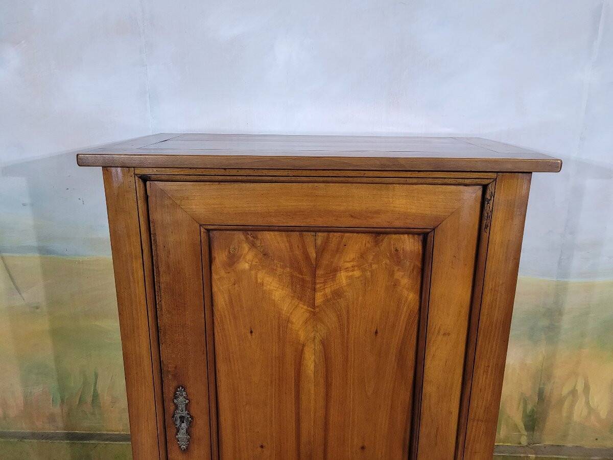 Small bonnetière bassette in cherry wood
