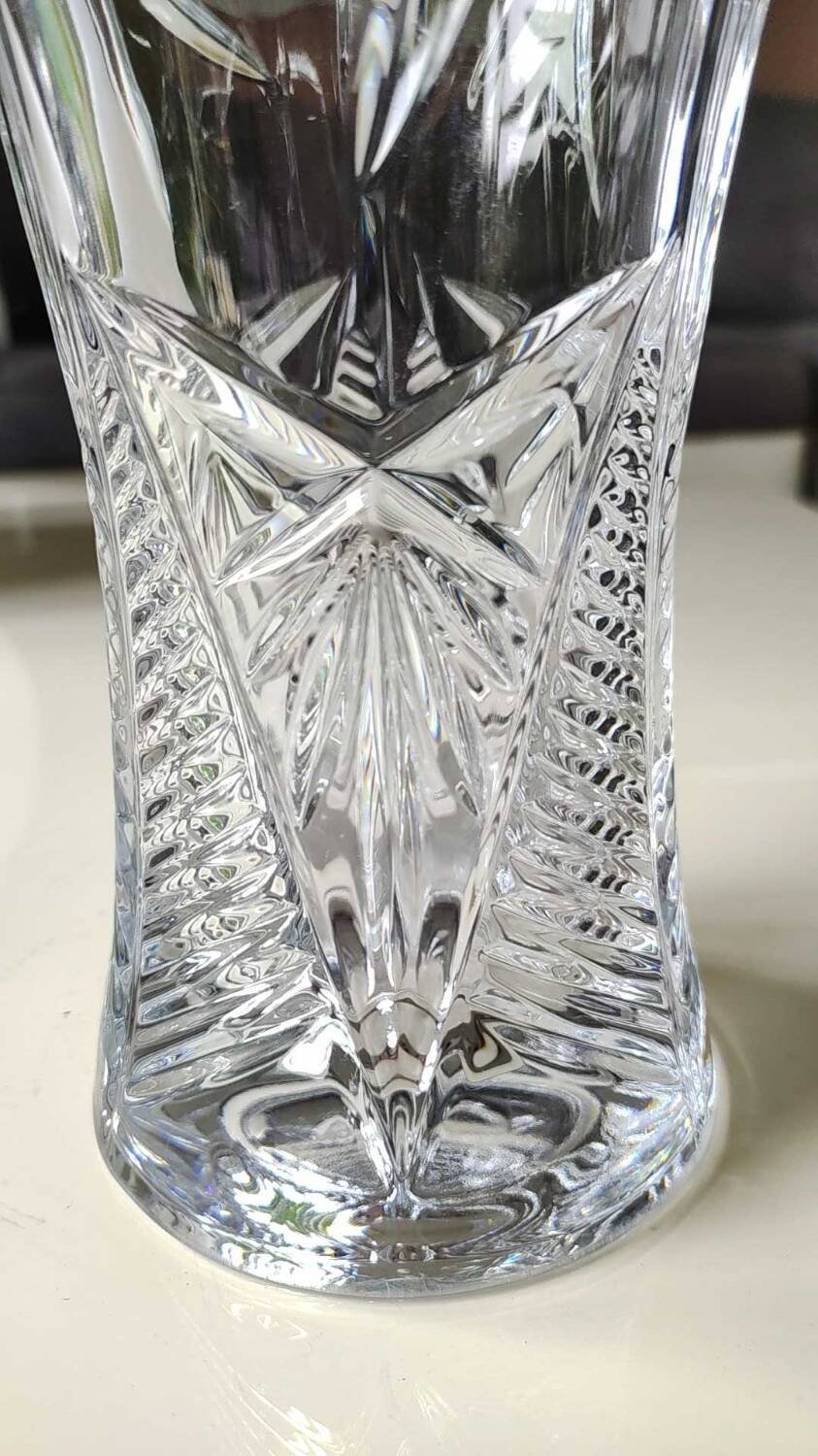 Vase in cut Bohemian crystal. Cross/Star/Foliage patterns. Boho-Chic style. High 24.5 cm