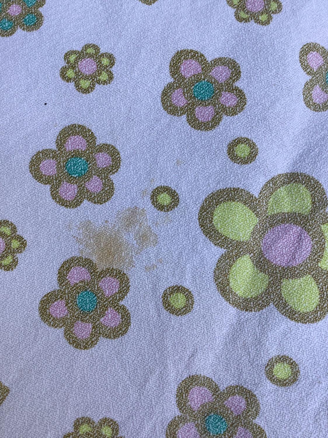 Vintage rectangular tablecloth & 8 towels