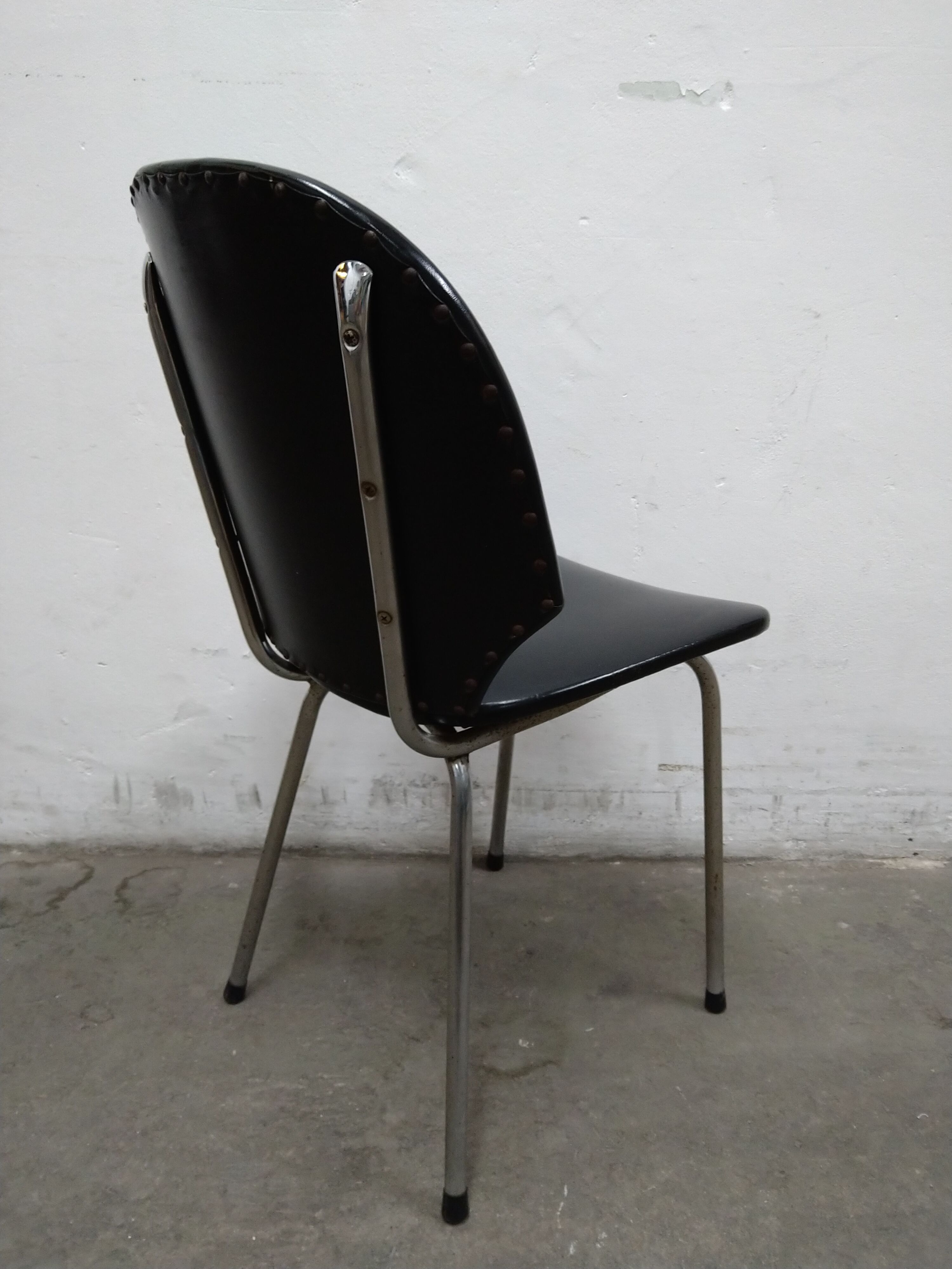 4 dining table chairs