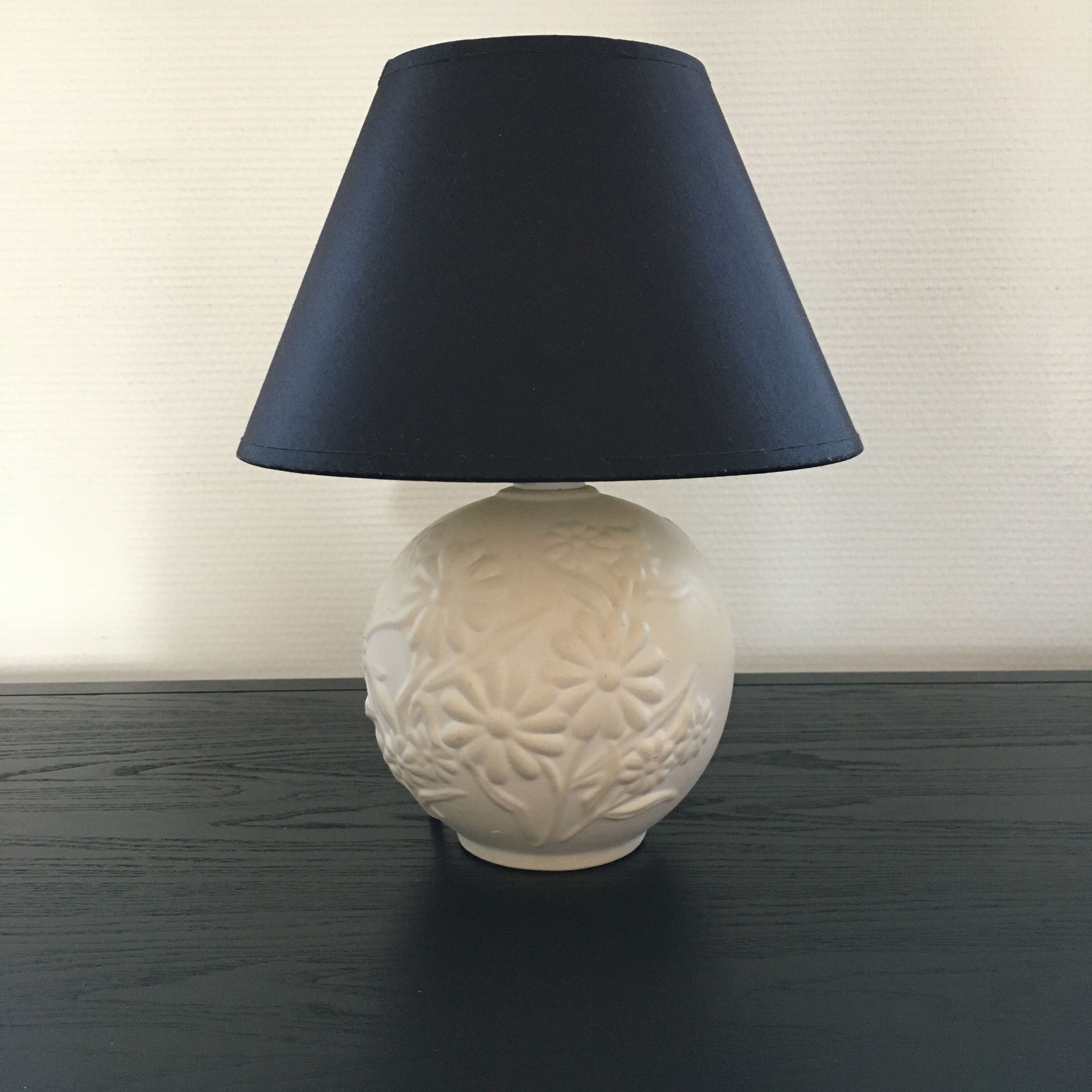 White floral decor lamp