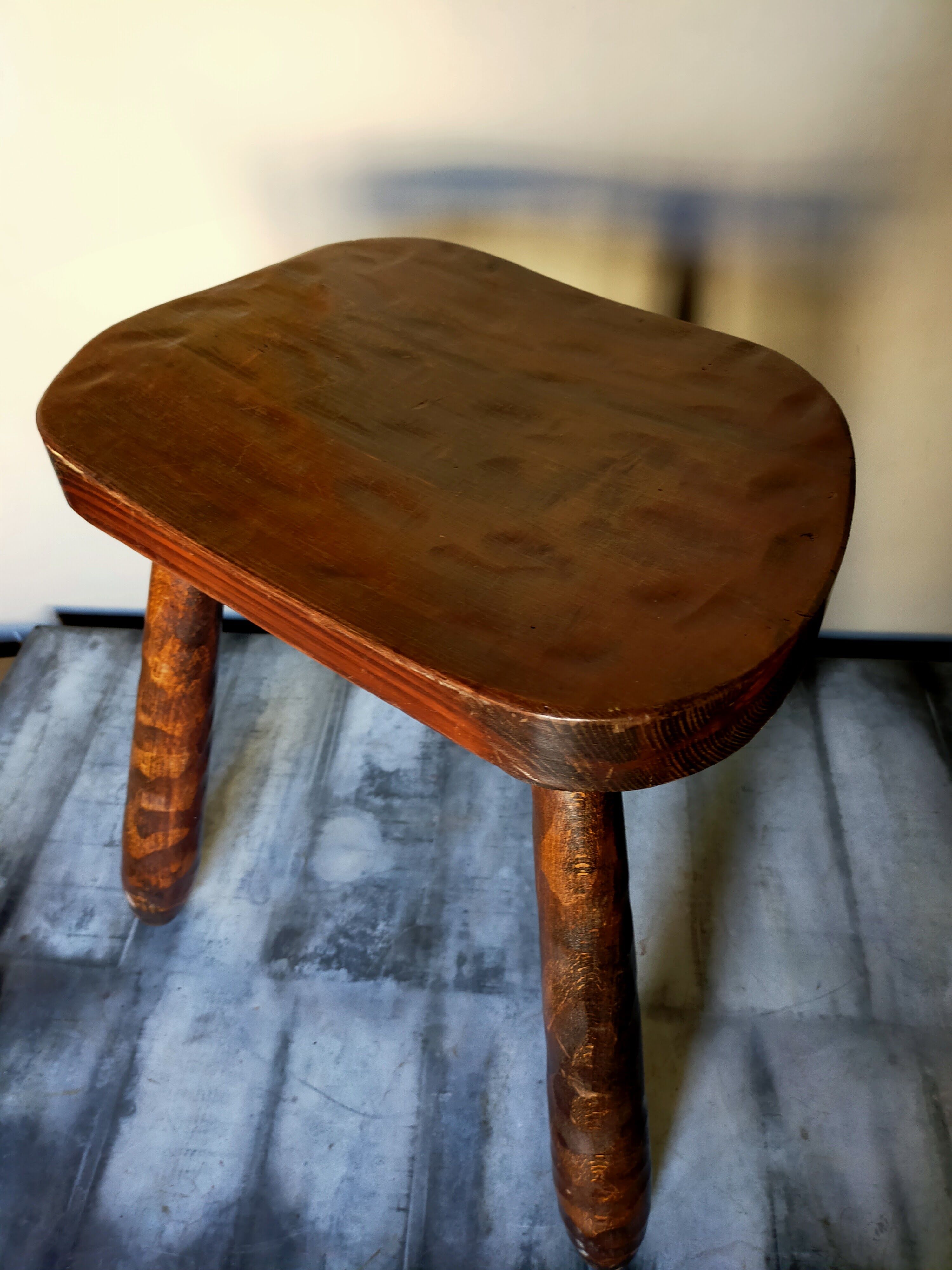 Vintage tripod stool form free feet solid wooden rockets