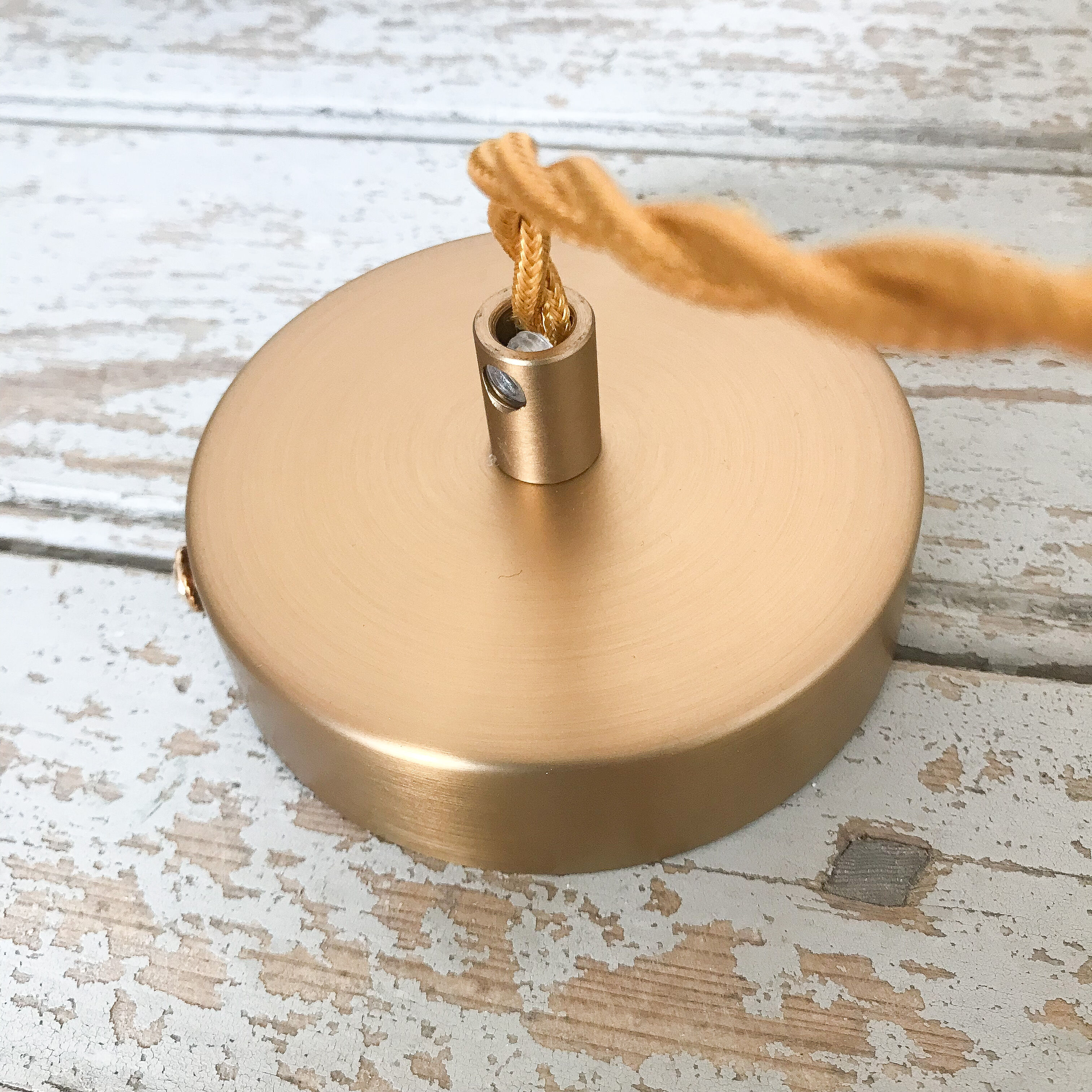 Glass lampshade suspension