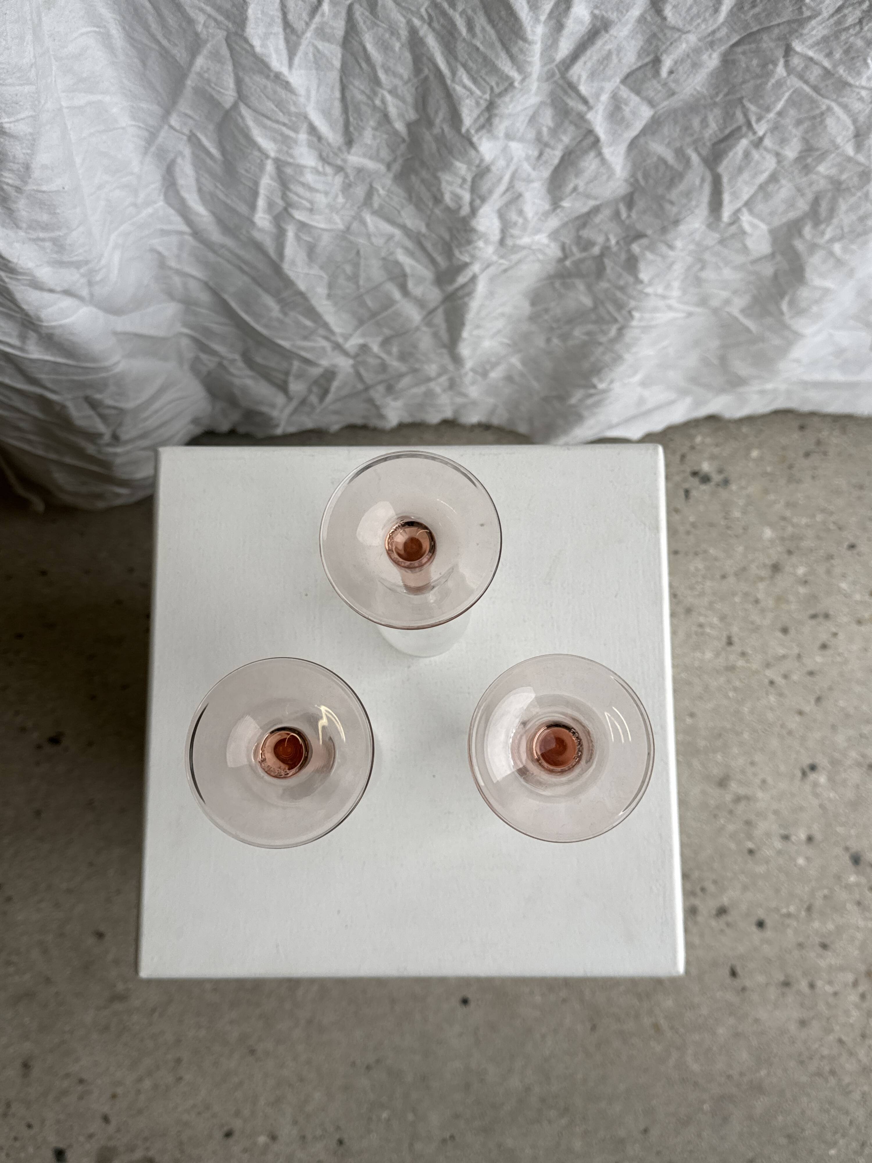 Set of 3 vintage pink champagne flutes H22