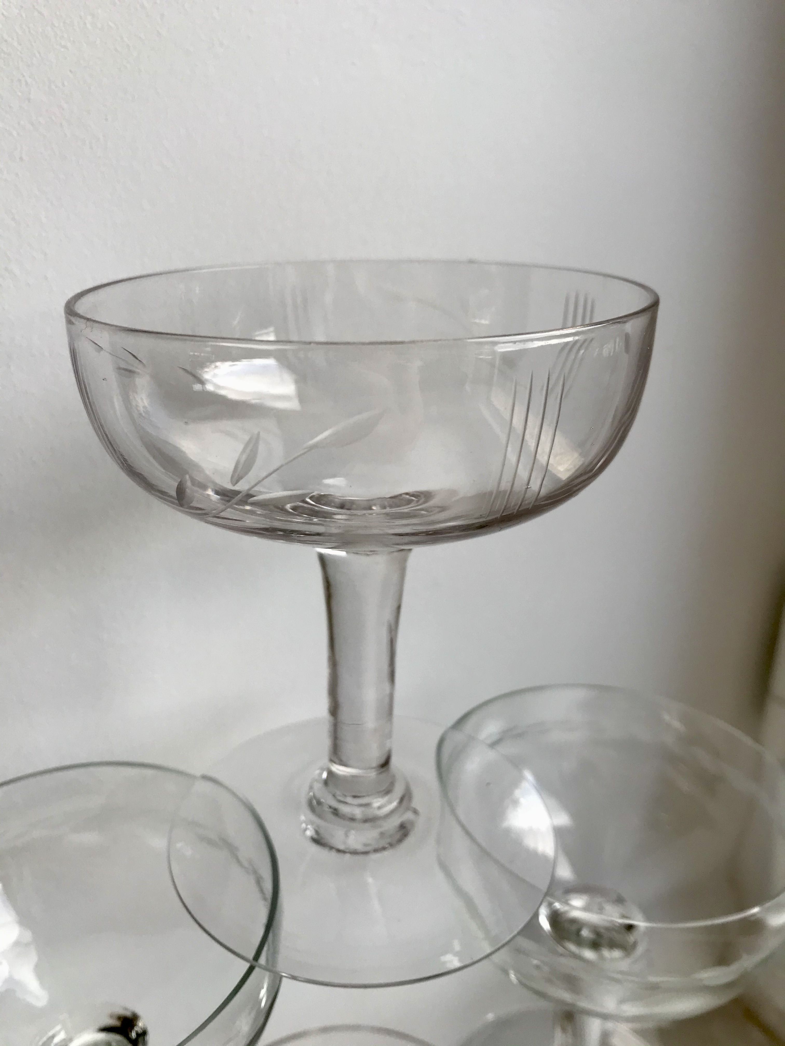 Set of 6 depicted Art Deco engraved crystal champagne glasses mismatched 50s