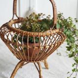 Rattan worker