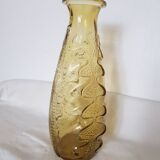 Vase en verre moulé jaune décor Art Déco