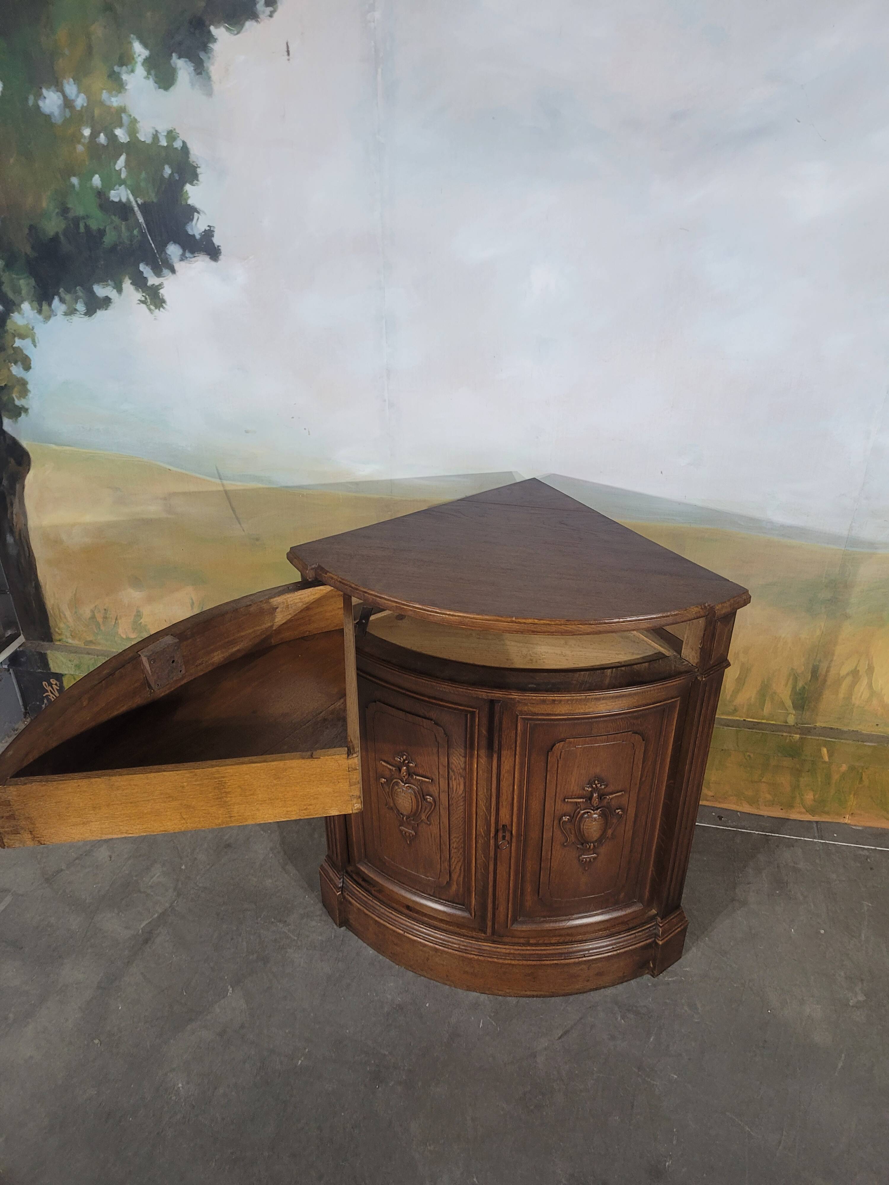 Encoignure en chêne XIX ème