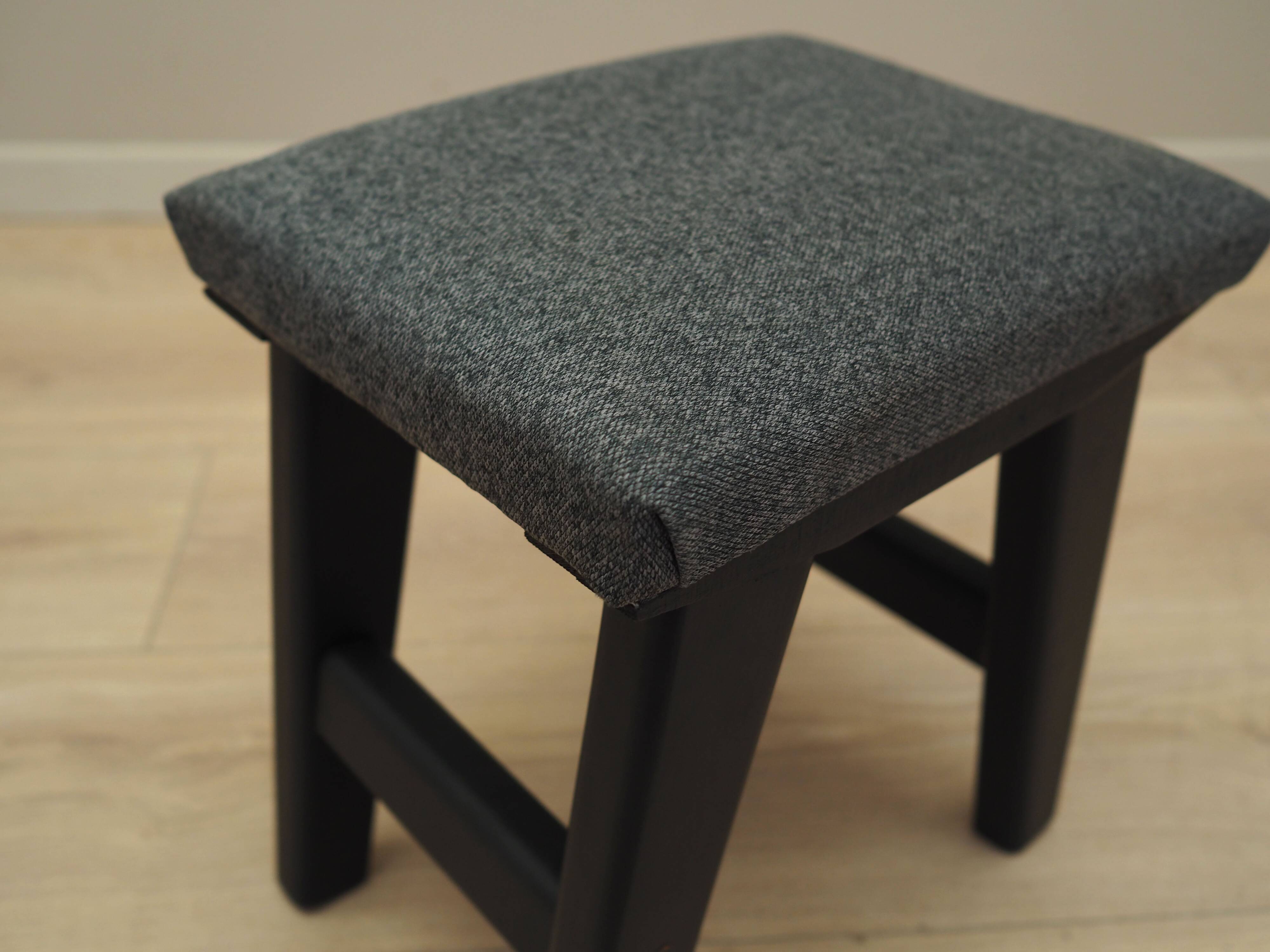 Tabouret gris, design danois, années 1980, production : Danemark