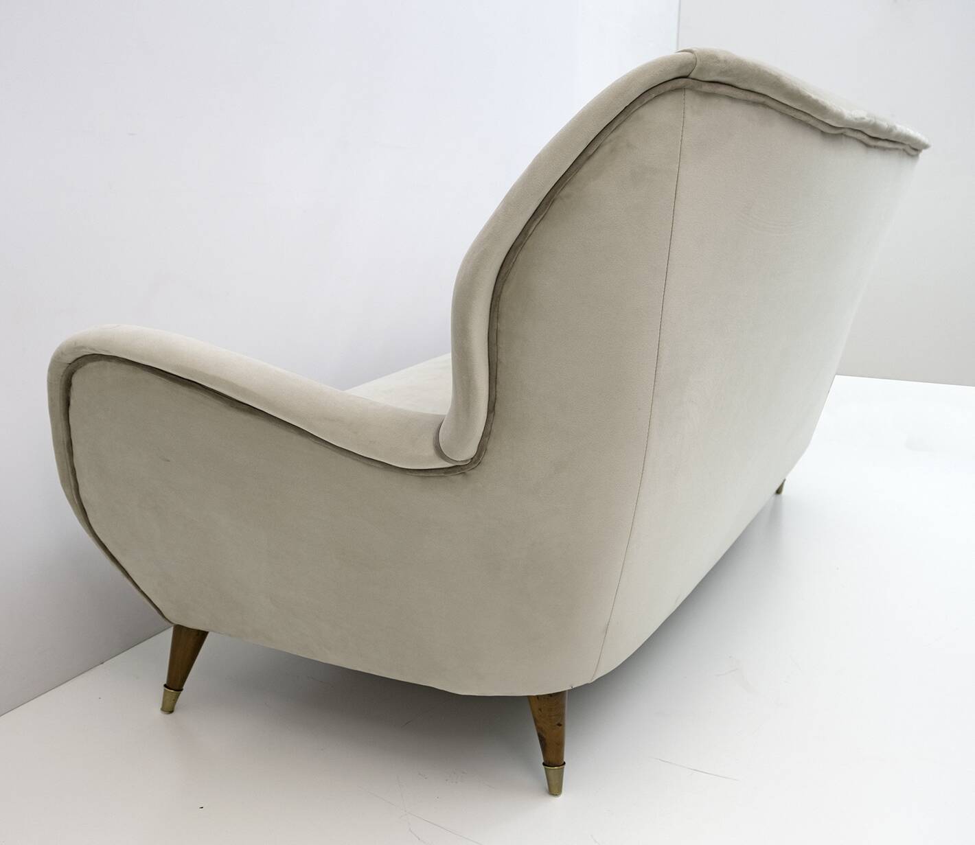 Attributed Gio Ponti Mid-Century Modern Velvet Sofa for ISA, 1950s