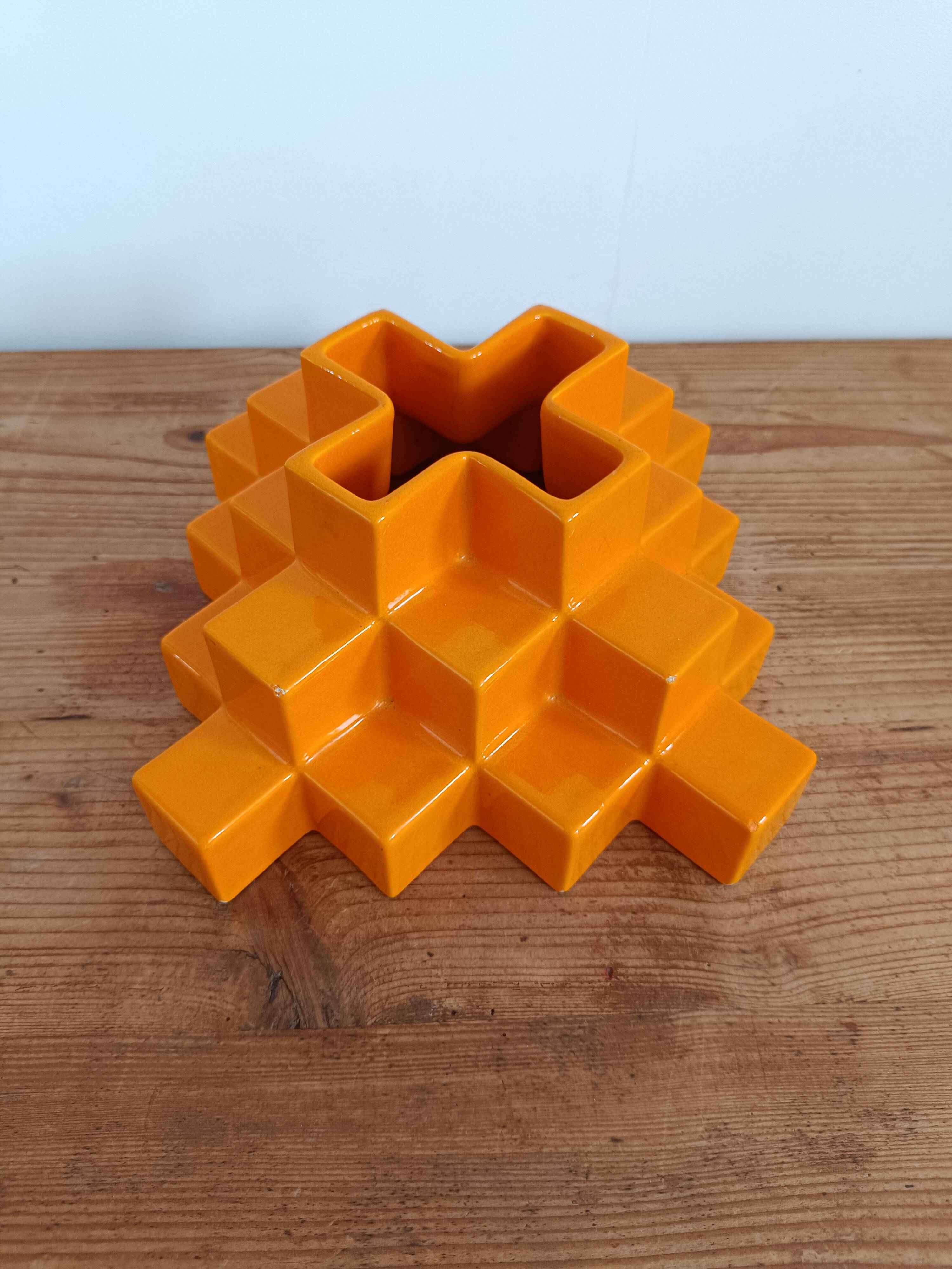 Pyramid vase in orange ceramic by Makio Hasuike for Gabbianelli, 1970