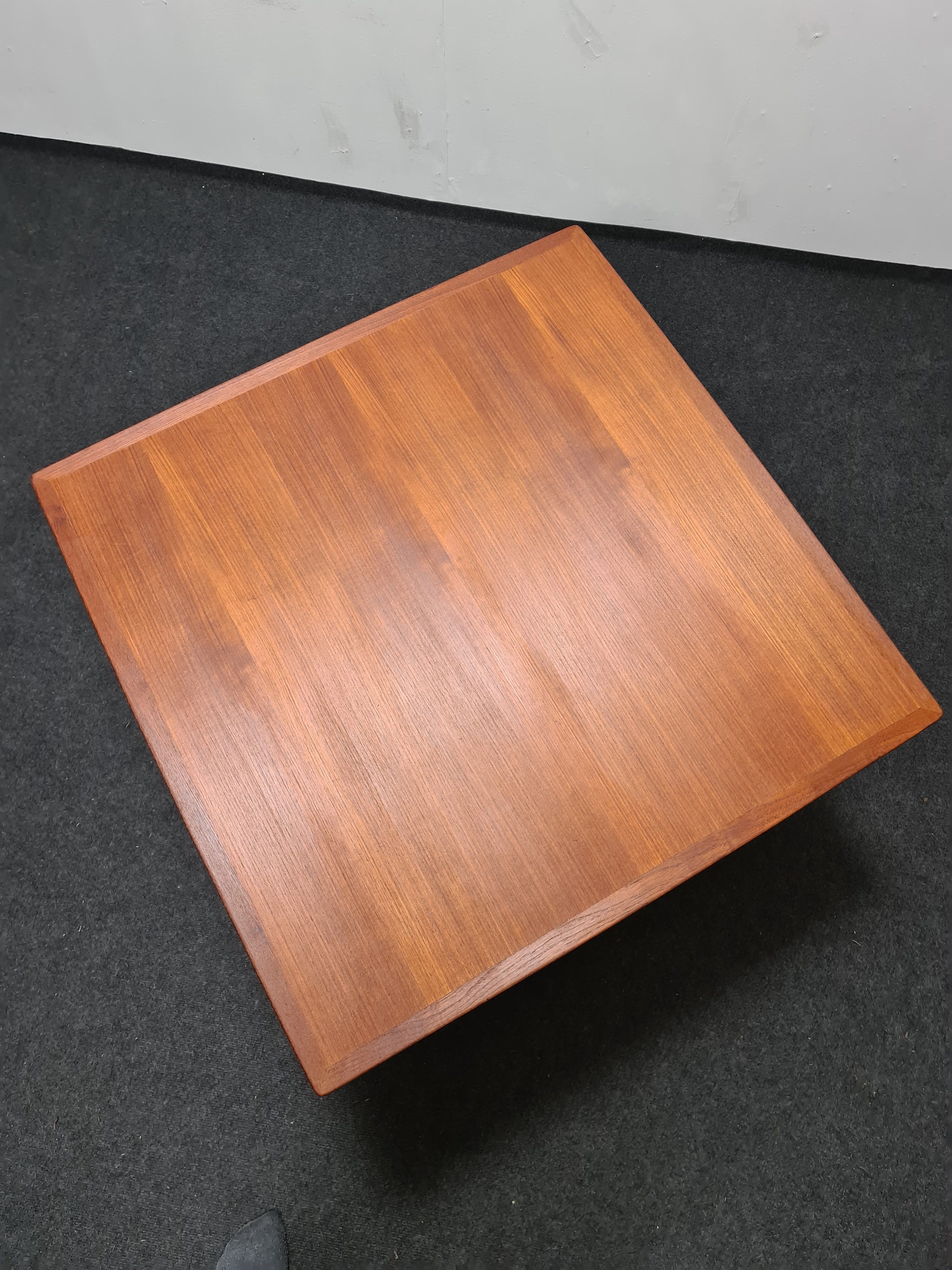 Table à manger en teck de design danois par Poul Hundevad