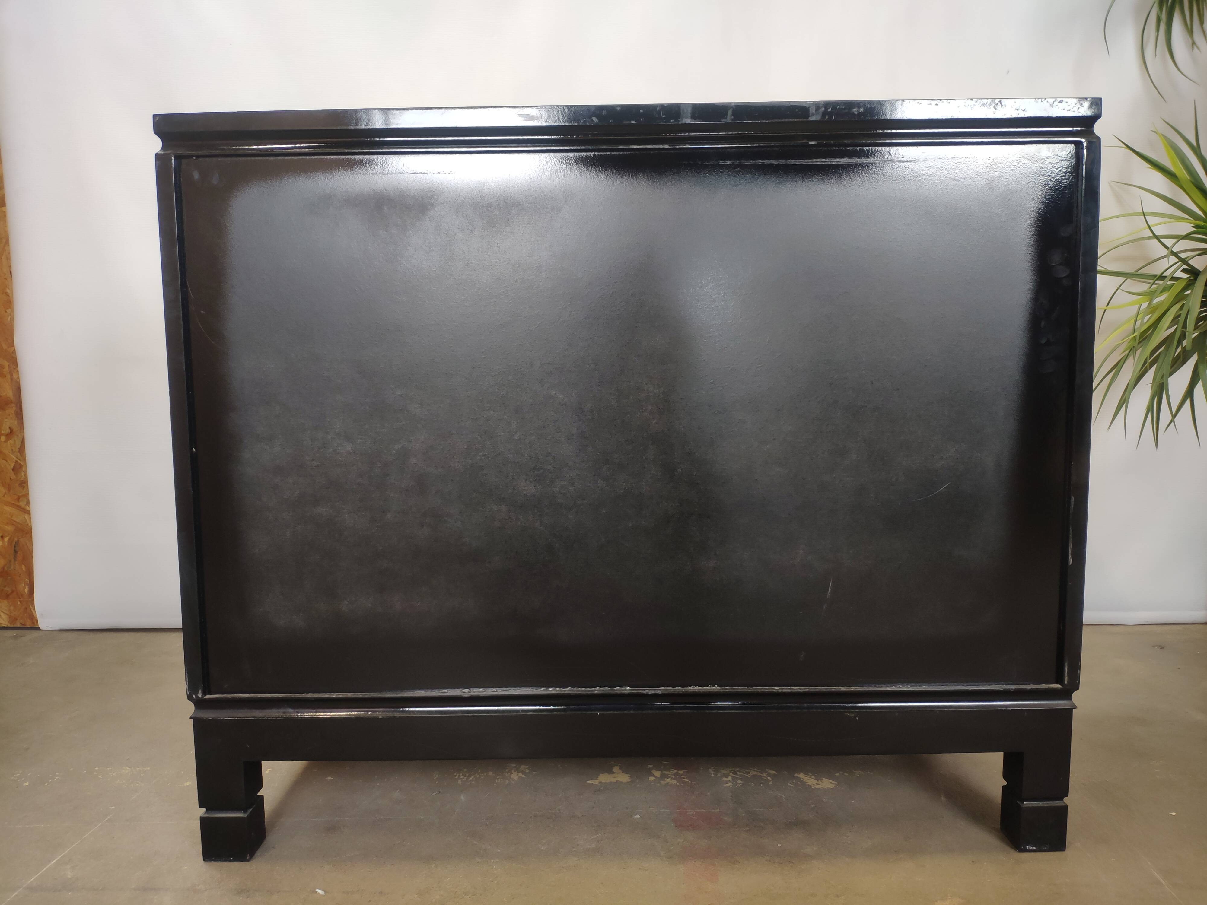 Commode noir placage feuille noir quatre tiroirs