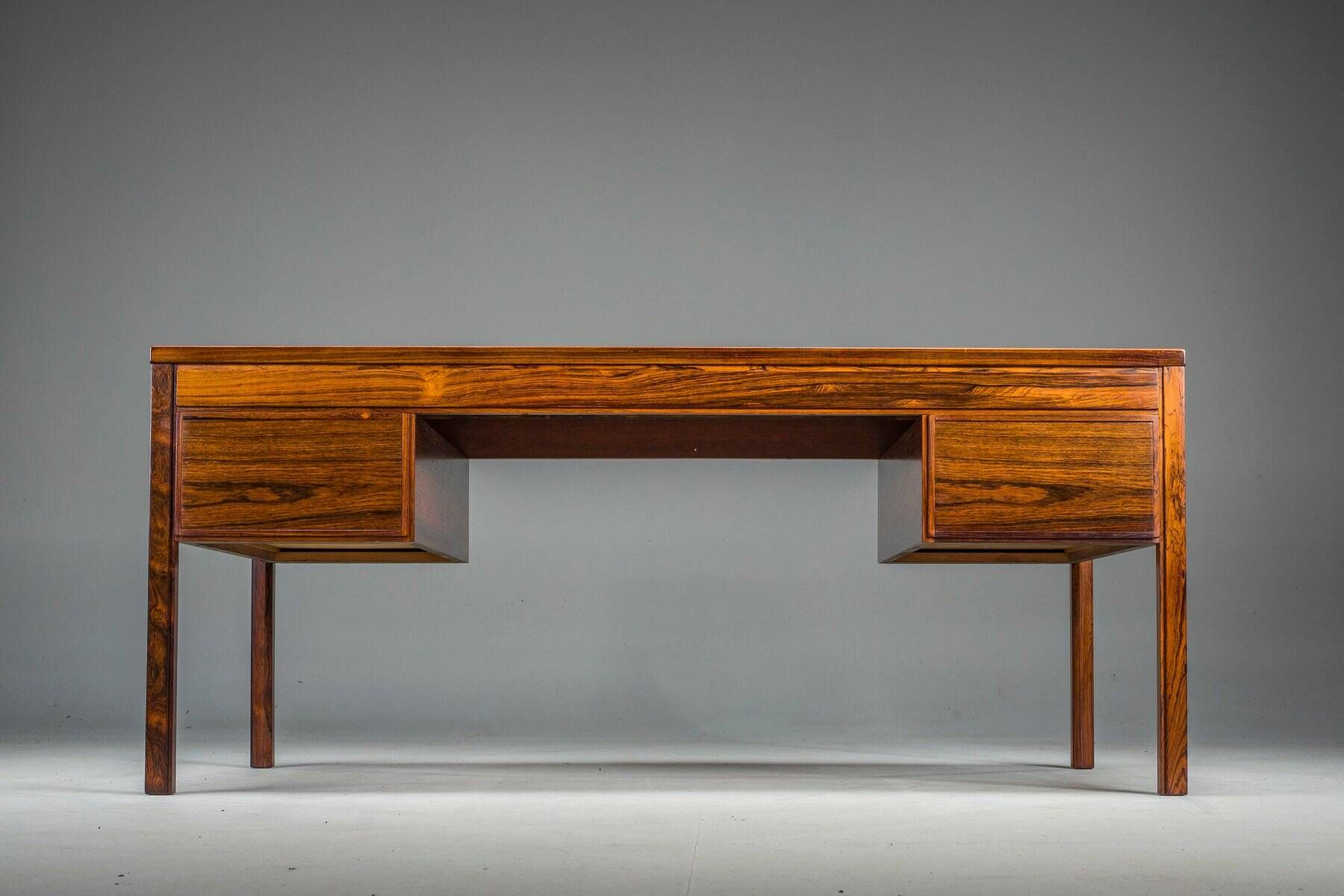 Danish executive desk in rosewood with black leather inlay from Søren Willadsen Møbelfabrik, 1960s