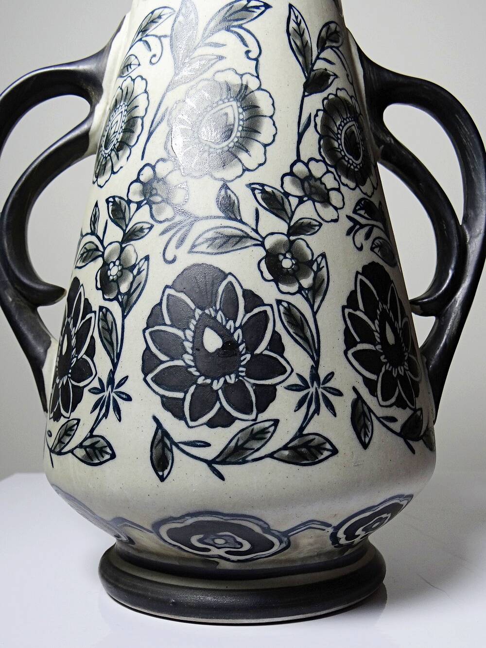 Antique art deco vase 1920-40 in fine stoneware, art nouveau and chinoiserie style, decor