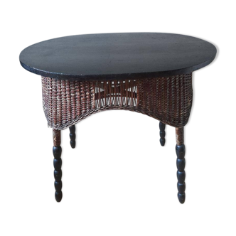 Table with turned wooden base
