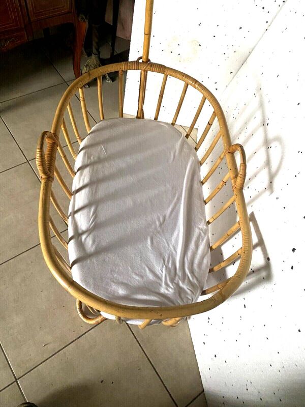 Berceau d'enfant et sa fleche en osier XX siècle