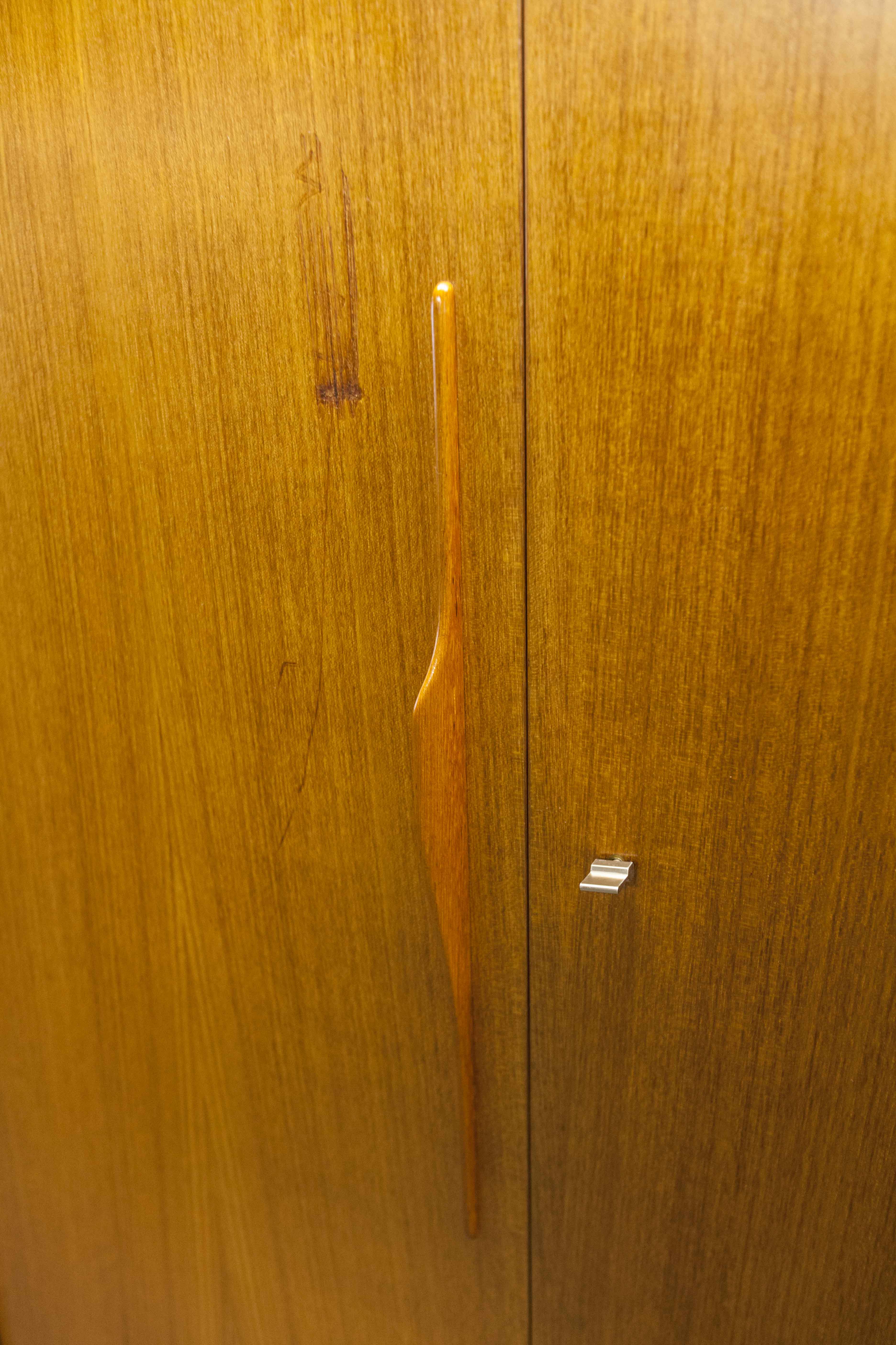 Armoire scandinave en teck 1969 NF Ameublement 202