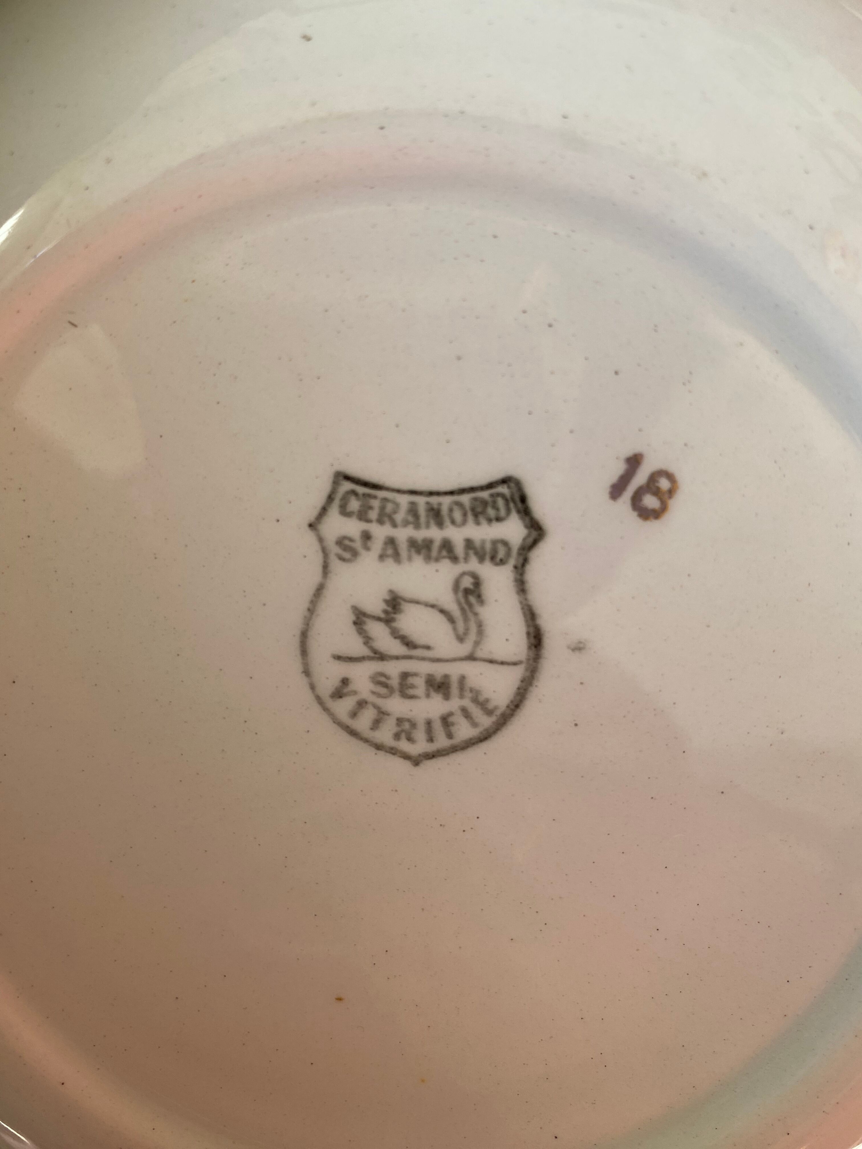 6 old and flowery hollow plates.