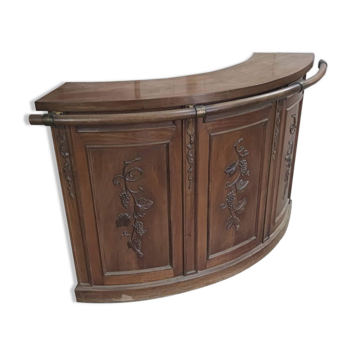 Walnut quarter-circle bar counter dating from the 50s/60s